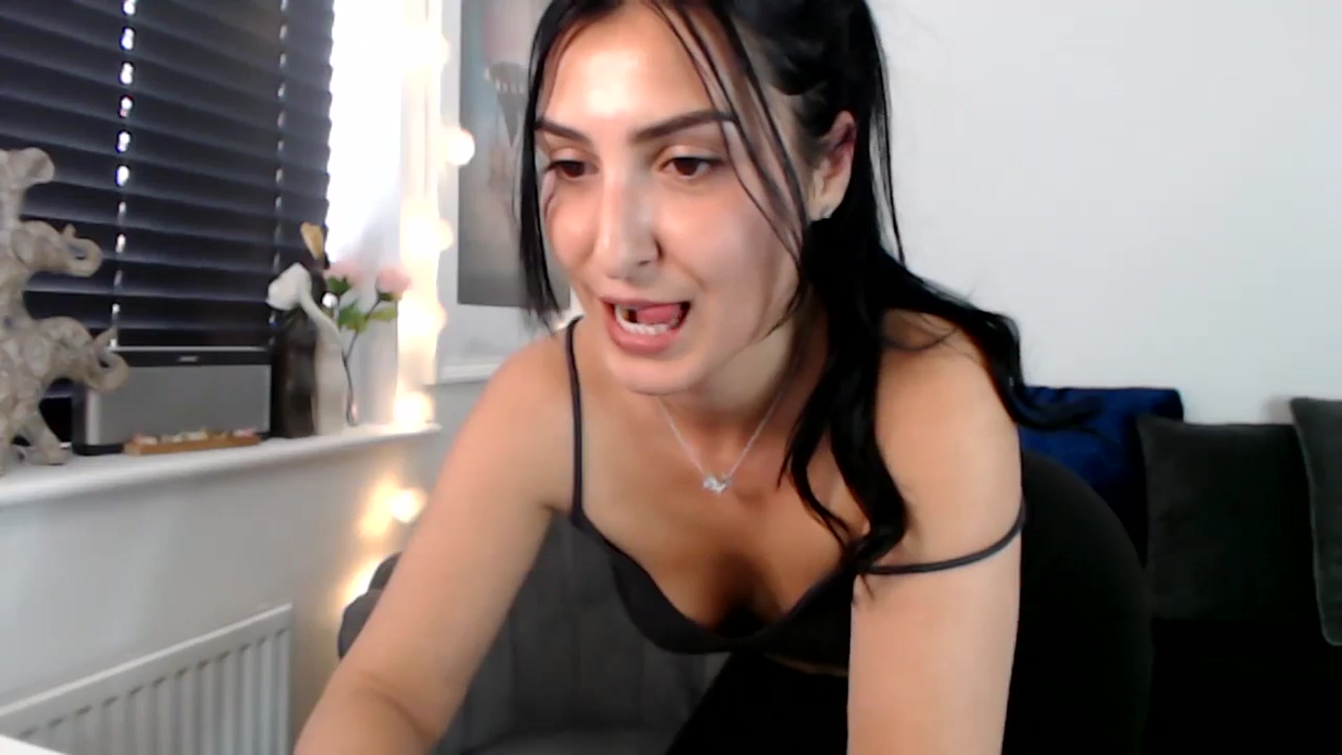 Gallery image thumbnail from LeaIson's myfreecams stream on, 08/20/2023, 15:58 image 14 of 20
