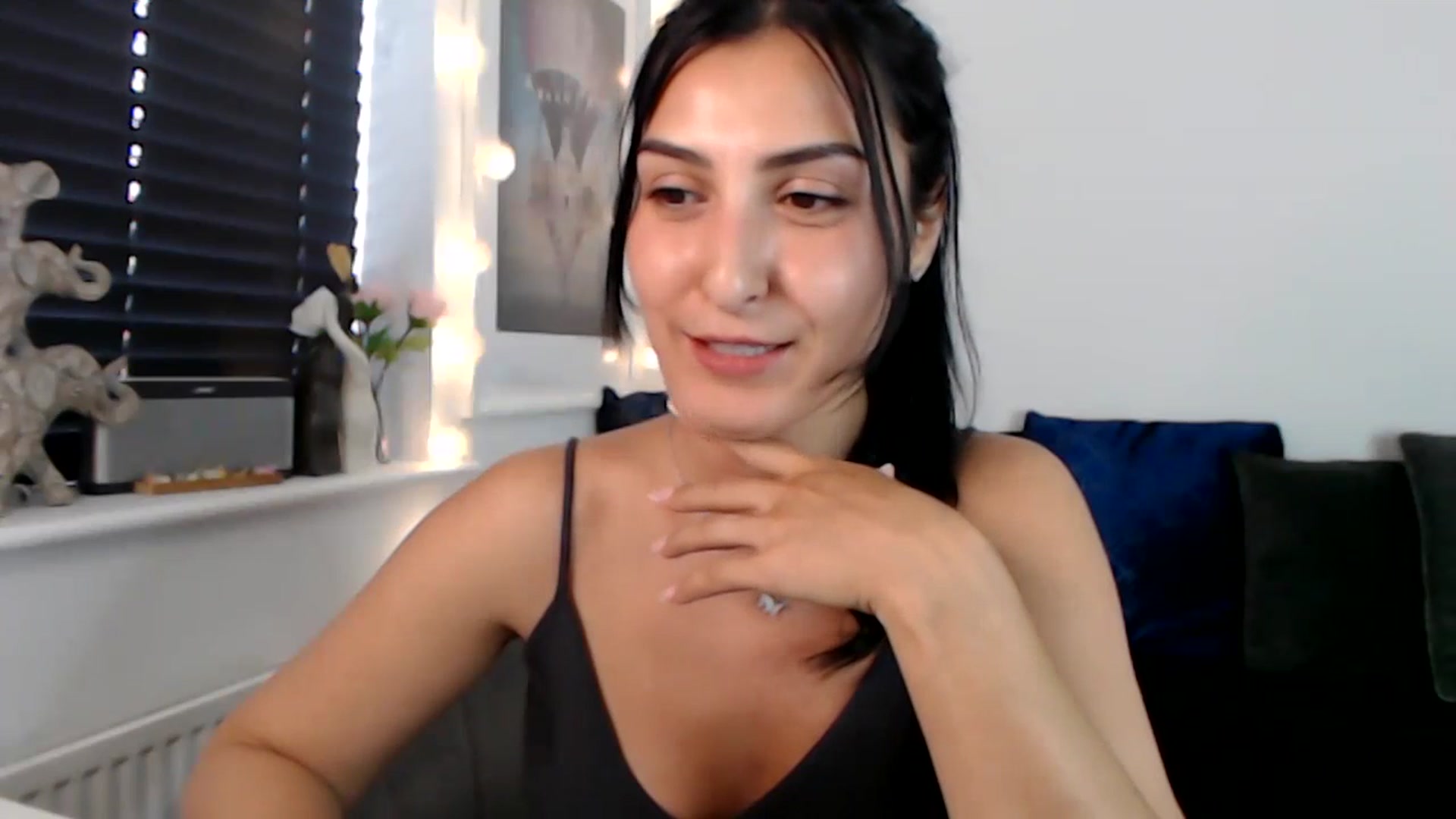 Gallery image thumbnail from LeaIson's myfreecams stream on, 08/20/2023, 15:58 image 9 of 20