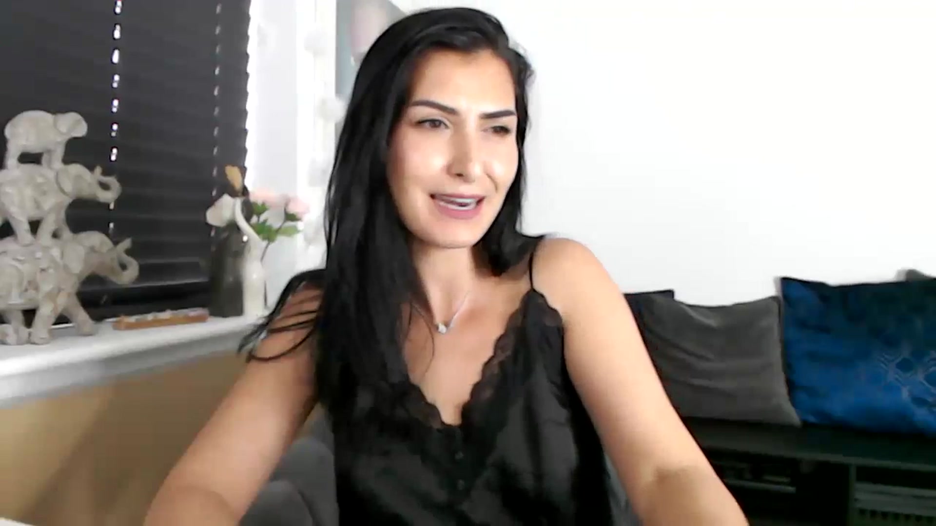 Gallery image thumbnail from LeaIson's myfreecams stream on, 09/11/2023, 13:36 image 10 of 20