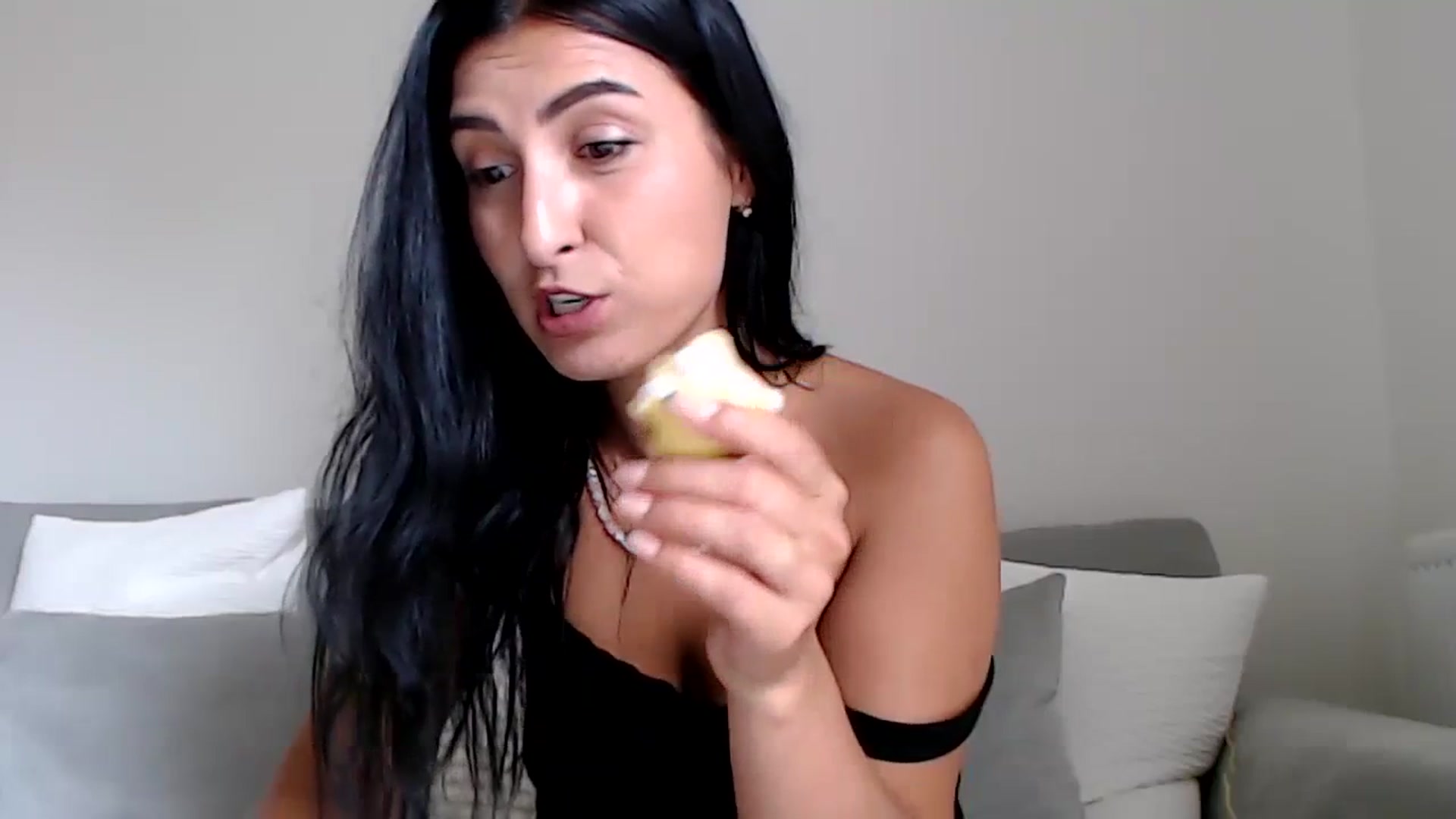 Gallery image thumbnail from LeaIson's myfreecams stream on, 10/10/2023, 11:15 image 12 of 20