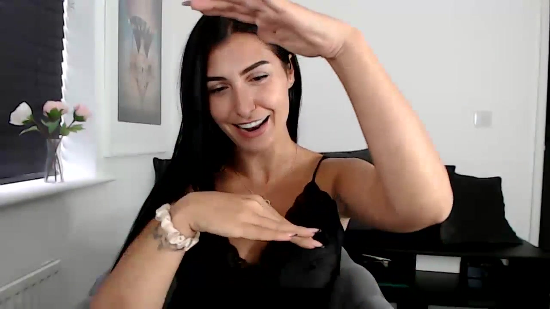 Gallery image thumbnail from LeaIson's myfreecams stream on, 10/26/2023, 13:43 image 10 of 20