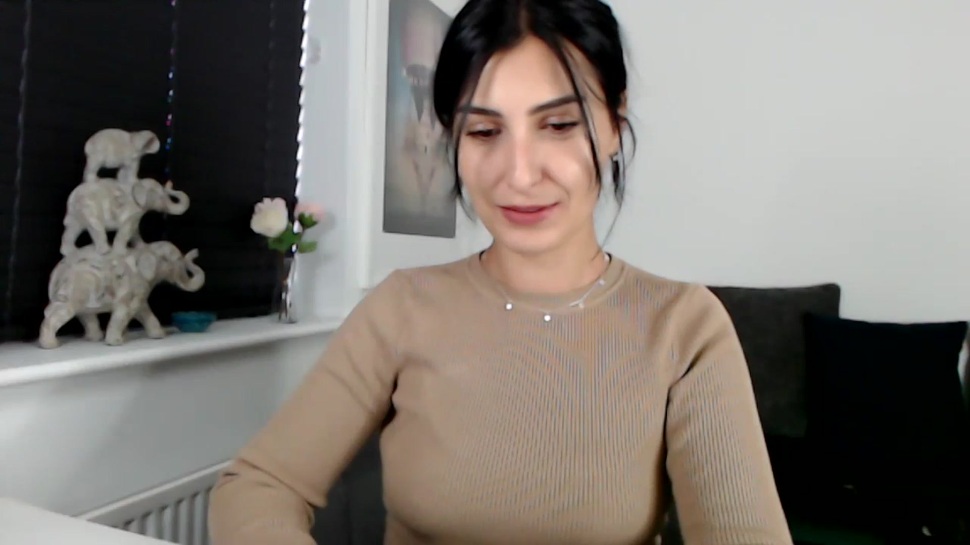 Gallery image thumbnail from LeaIson's myfreecams stream on, 11/23/2023, 14:12 image 4 of 20