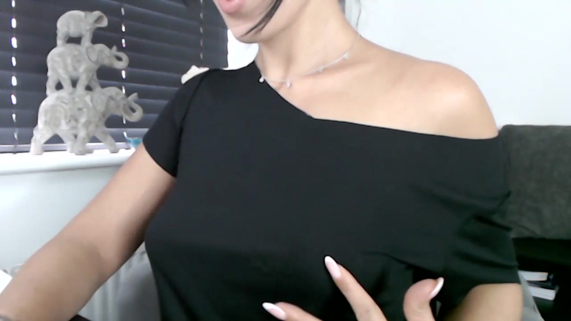 Gallery image thumbnail from LeaIson's myfreecams stream on, 11/24/2023, 10:06 image 17 of 20