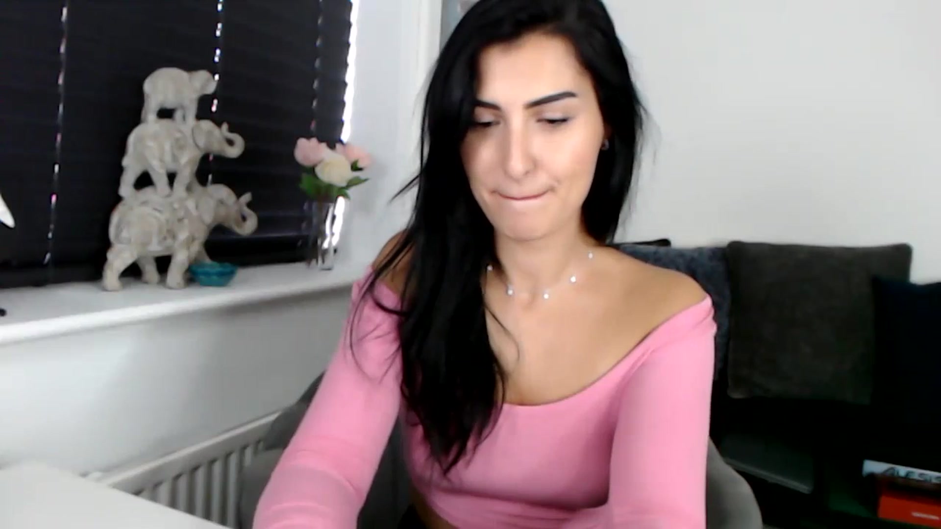 Gallery image thumbnail from LeaIson's myfreecams stream on, 11/27/2023, 13:19 image 10 of 20