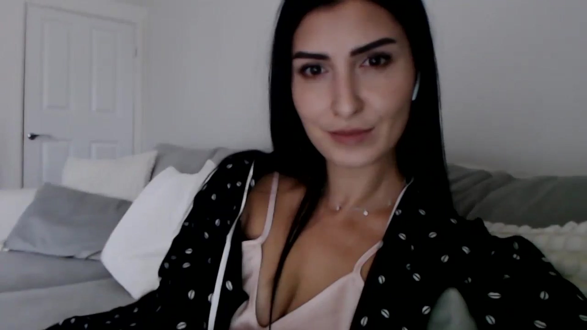 Gallery image thumbnail from LeaIson's myfreecams stream on, 12/01/2023, 12:28 image 2 of 20
