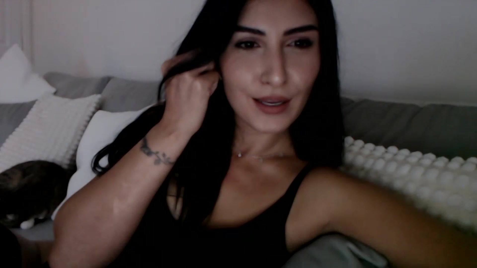 Gallery image thumbnail from LeaIson's myfreecams stream on, 12/04/2023, 10:05 image 1 of 20