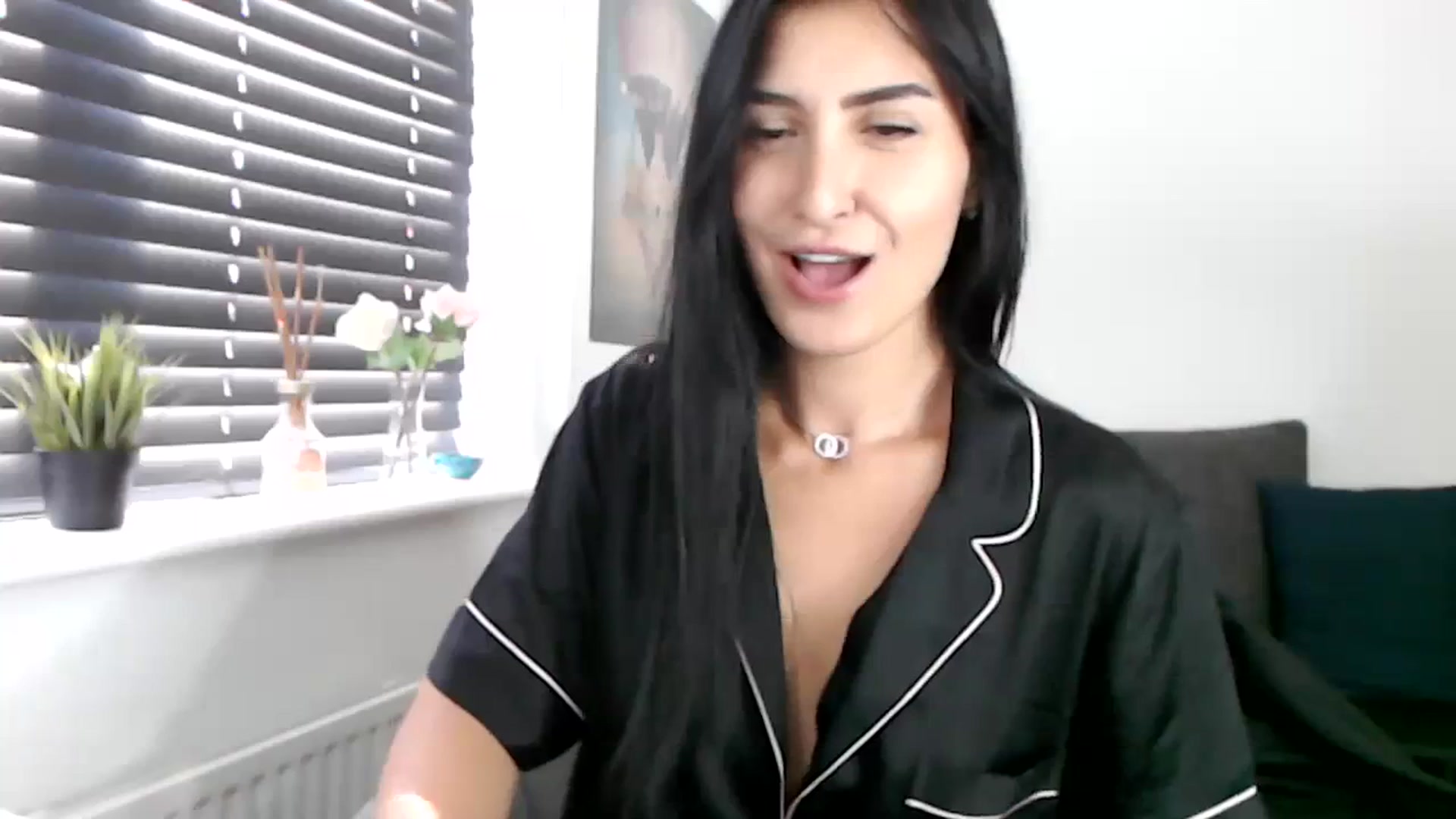Gallery image thumbnail from LeaIson's myfreecams stream on, 12/06/2023, 12:19 image 17 of 20