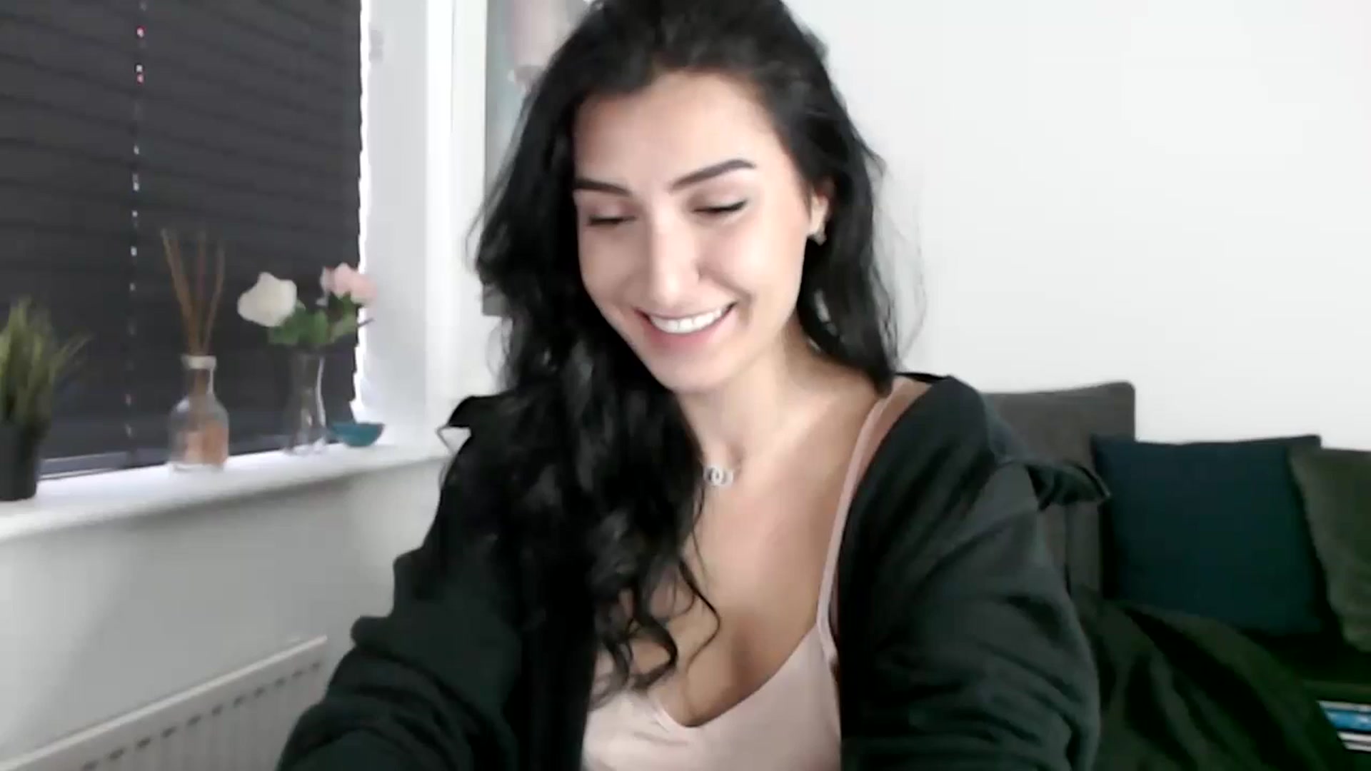 Gallery image thumbnail from LeaIson's myfreecams stream on, 12/07/2023, 11:09 image 1 of 20