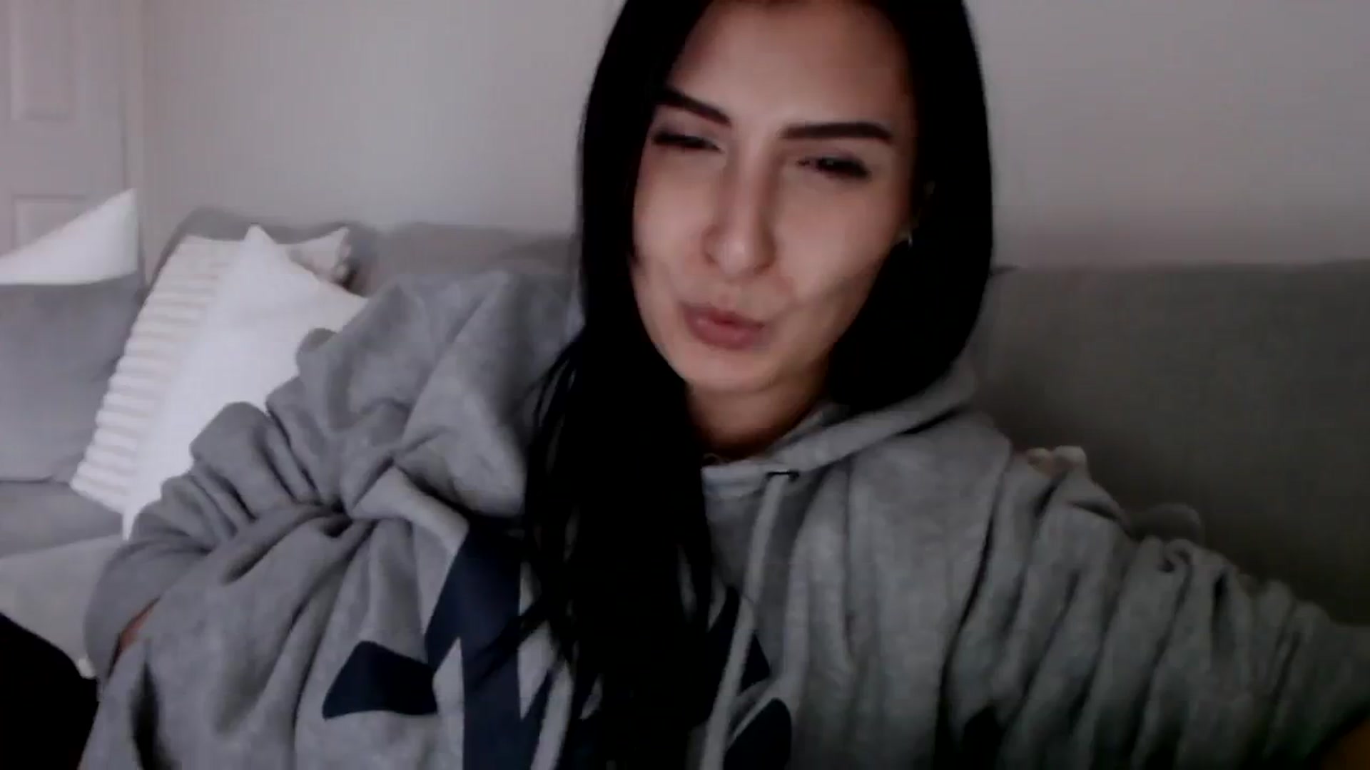 Gallery image thumbnail from LeaIson's myfreecams stream on, 12/11/2023, 15:22 image 8 of 20