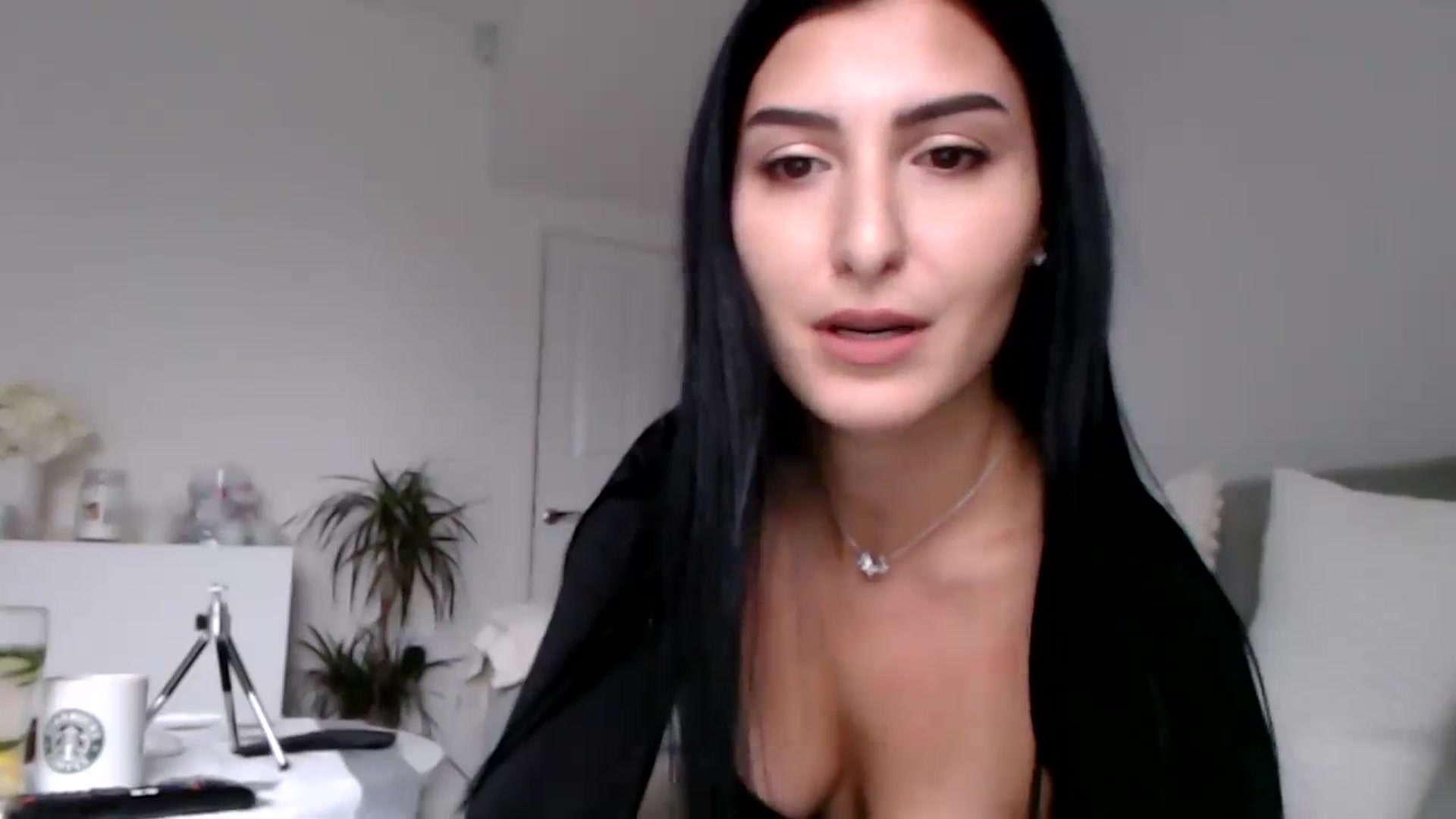 Gallery image thumbnail from LeaIson's myfreecams stream on, 12/12/2023, 12:23 image 14 of 20