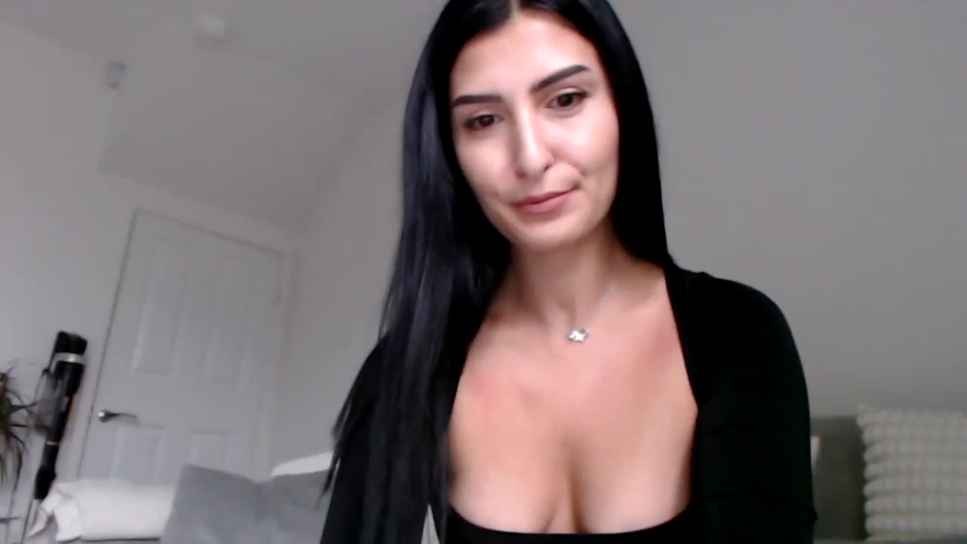 Gallery image thumbnail from LeaIson's myfreecams stream on, 12/12/2023, 12:23 image 8 of 20