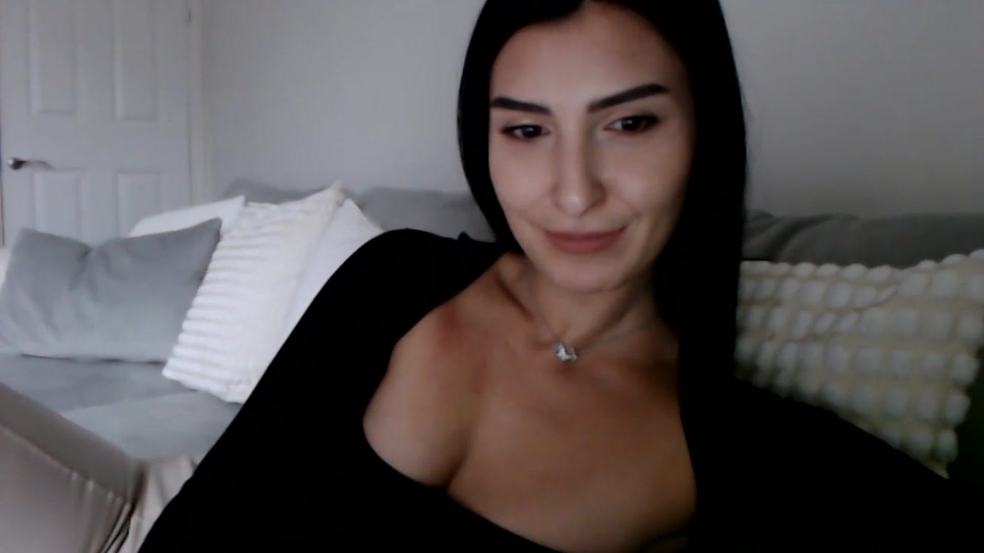 Gallery image thumbnail from LeaIson's myfreecams stream on, 12/12/2023, 12:23 image 3 of 20