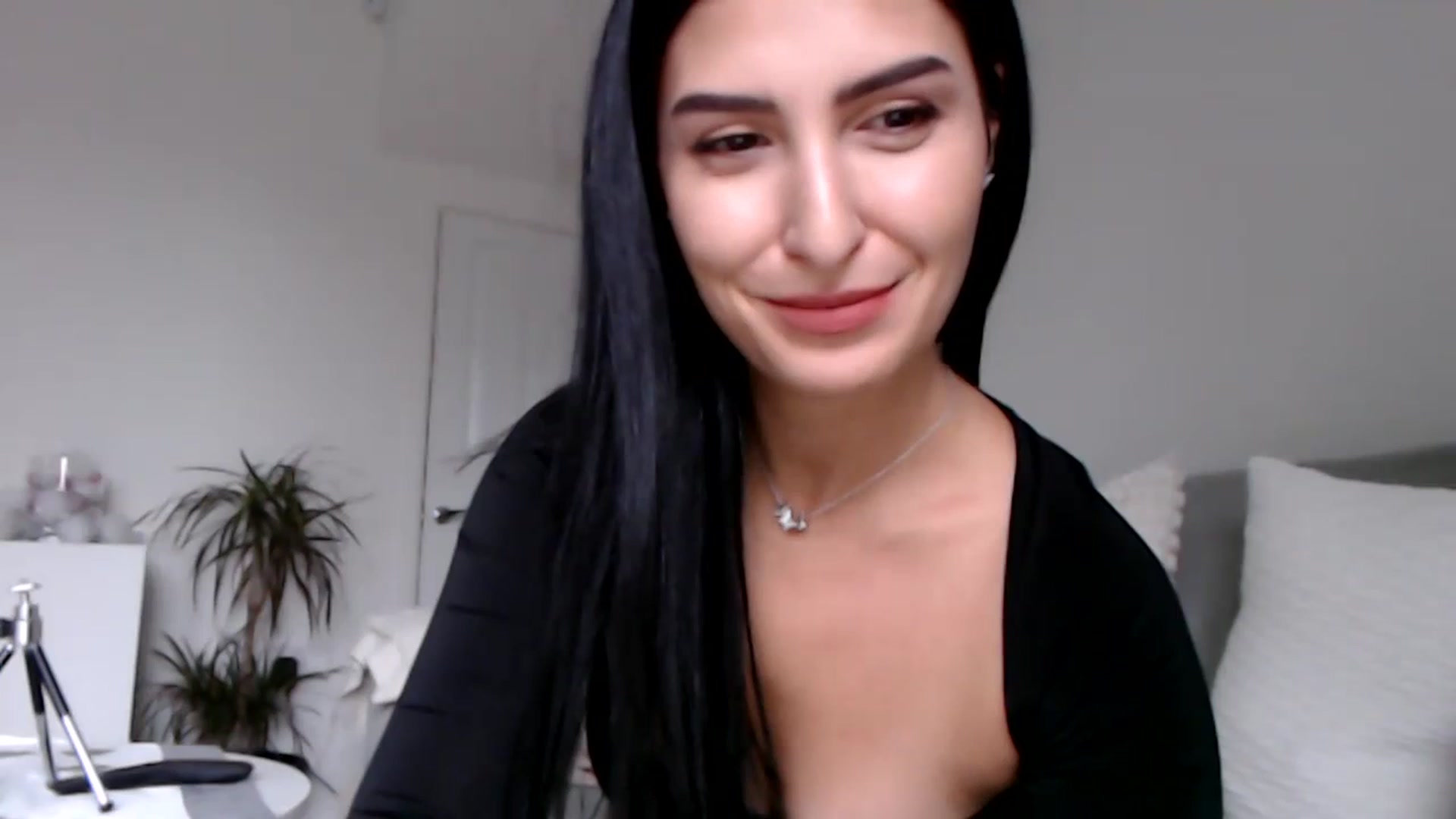 Gallery image thumbnail from LeaIson's myfreecams stream on, 12/12/2023, 13:47 image 1 of 20