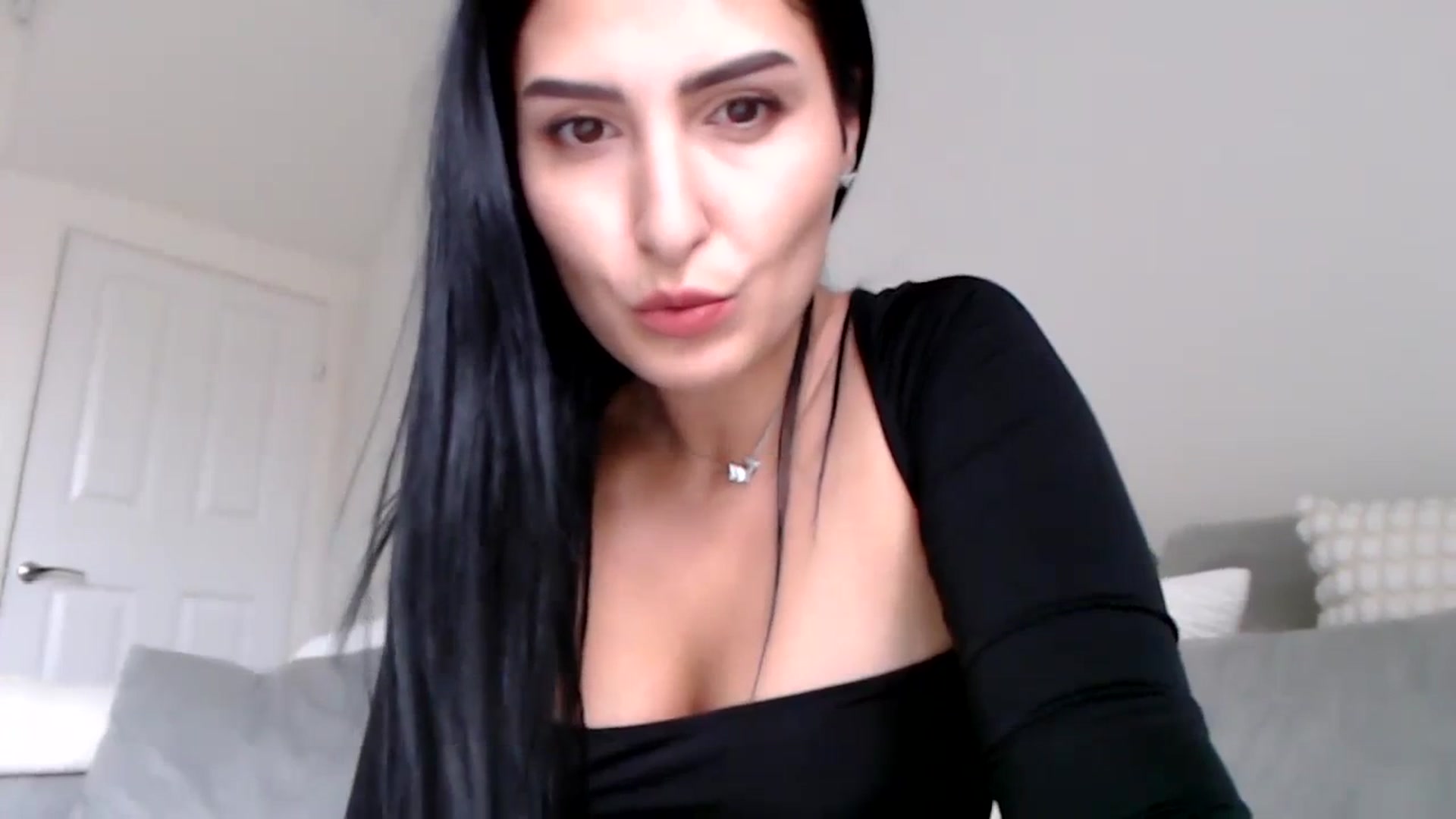 Gallery image thumbnail from LeaIson's myfreecams stream on, 12/12/2023, 13:47 image 18 of 20