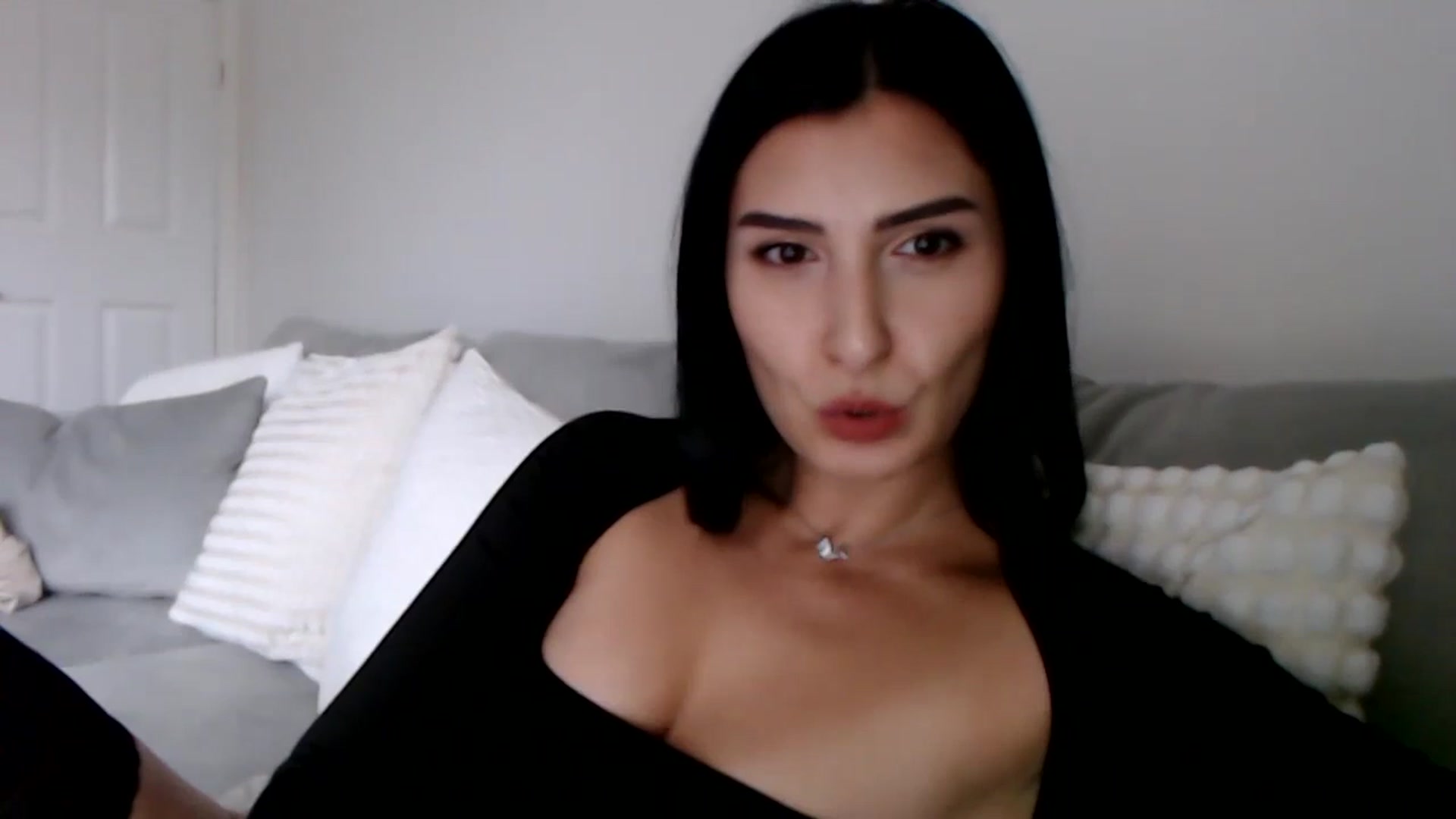 Gallery image thumbnail from LeaIson's myfreecams stream on, 12/12/2023, 13:47 image 6 of 20