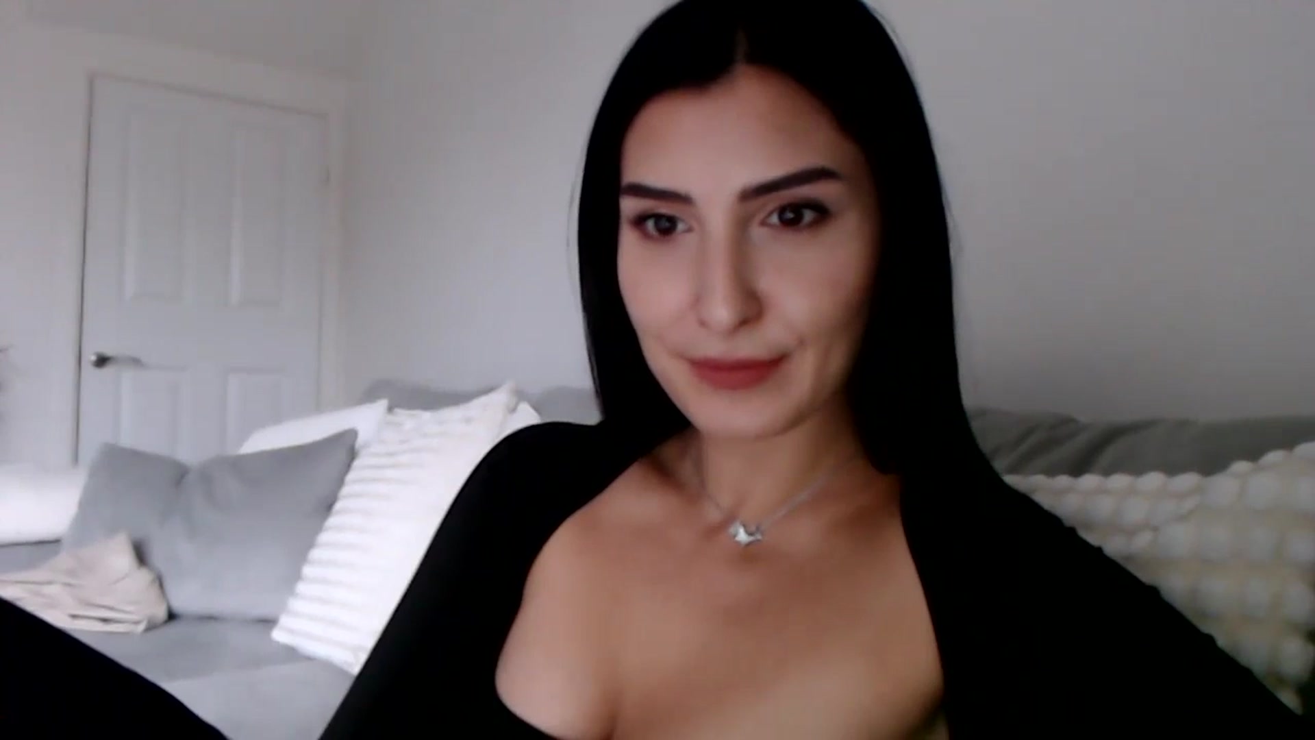 Gallery image thumbnail from LeaIson's myfreecams stream on, 12/12/2023, 13:47 image 5 of 20