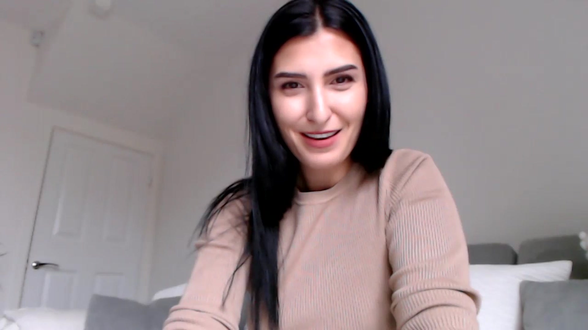 Gallery image thumbnail from LeaIson's myfreecams stream on, 12/12/2023, 14:56 image 6 of 20