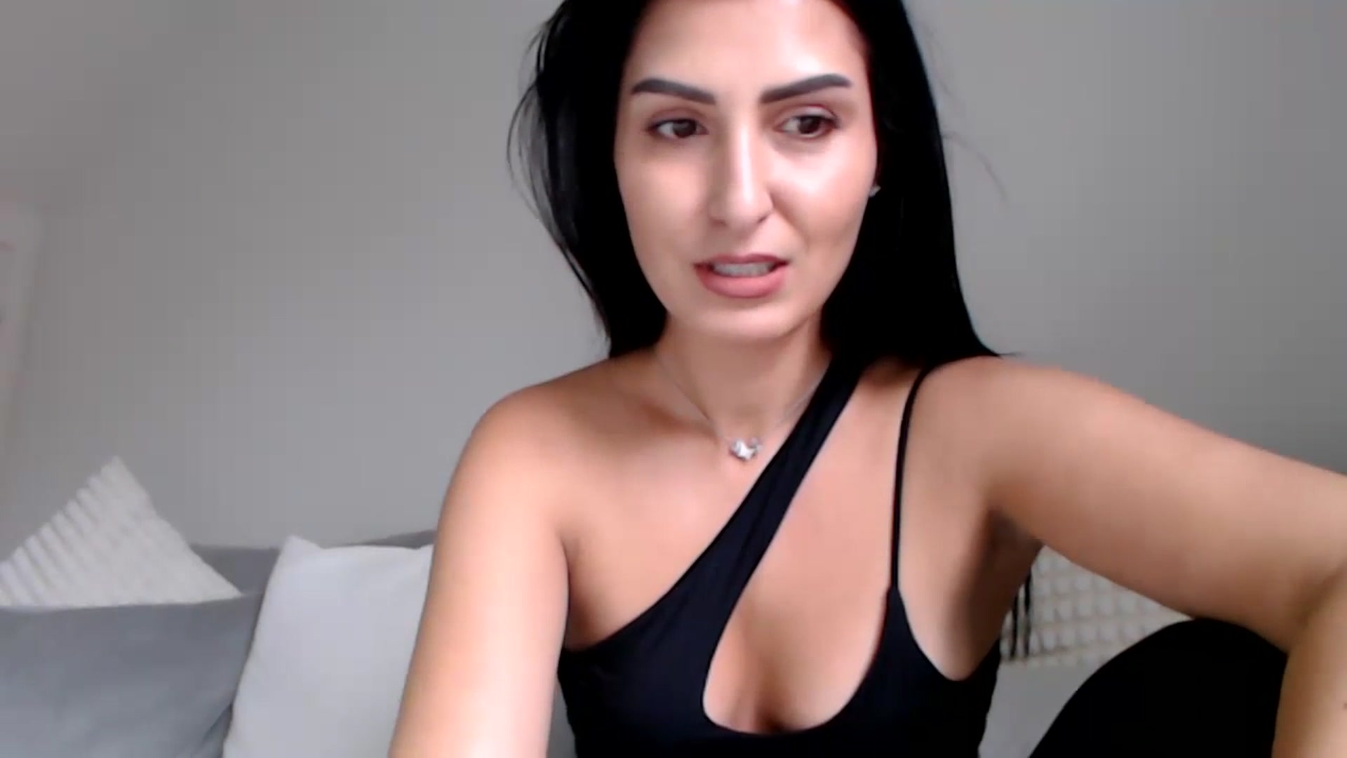 Gallery image thumbnail from LeaIson's myfreecams stream on, 12/15/2023, 13:36 image 18 of 20