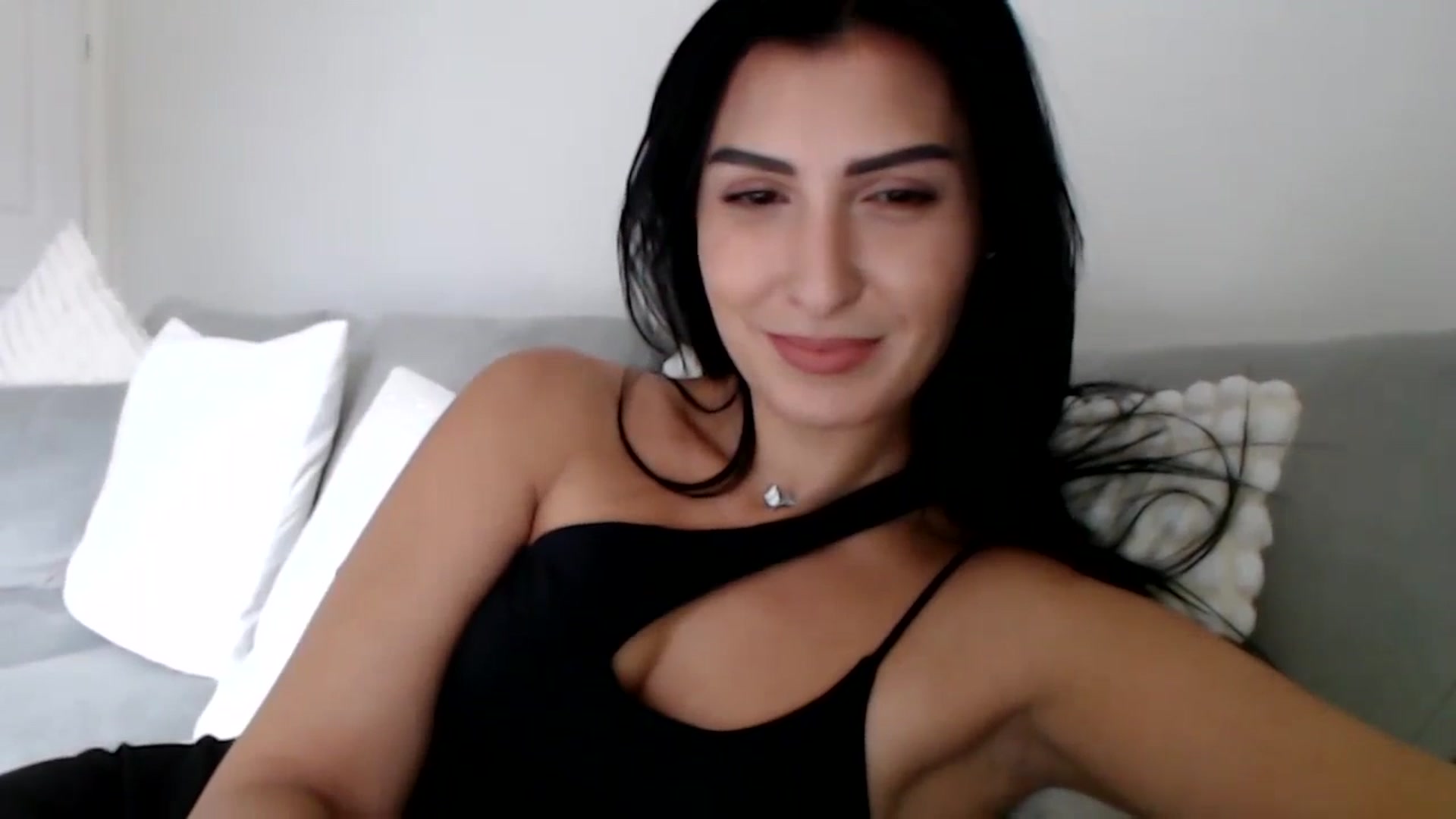Gallery image thumbnail from LeaIson's myfreecams stream on, 12/15/2023, 13:36 image 4 of 20