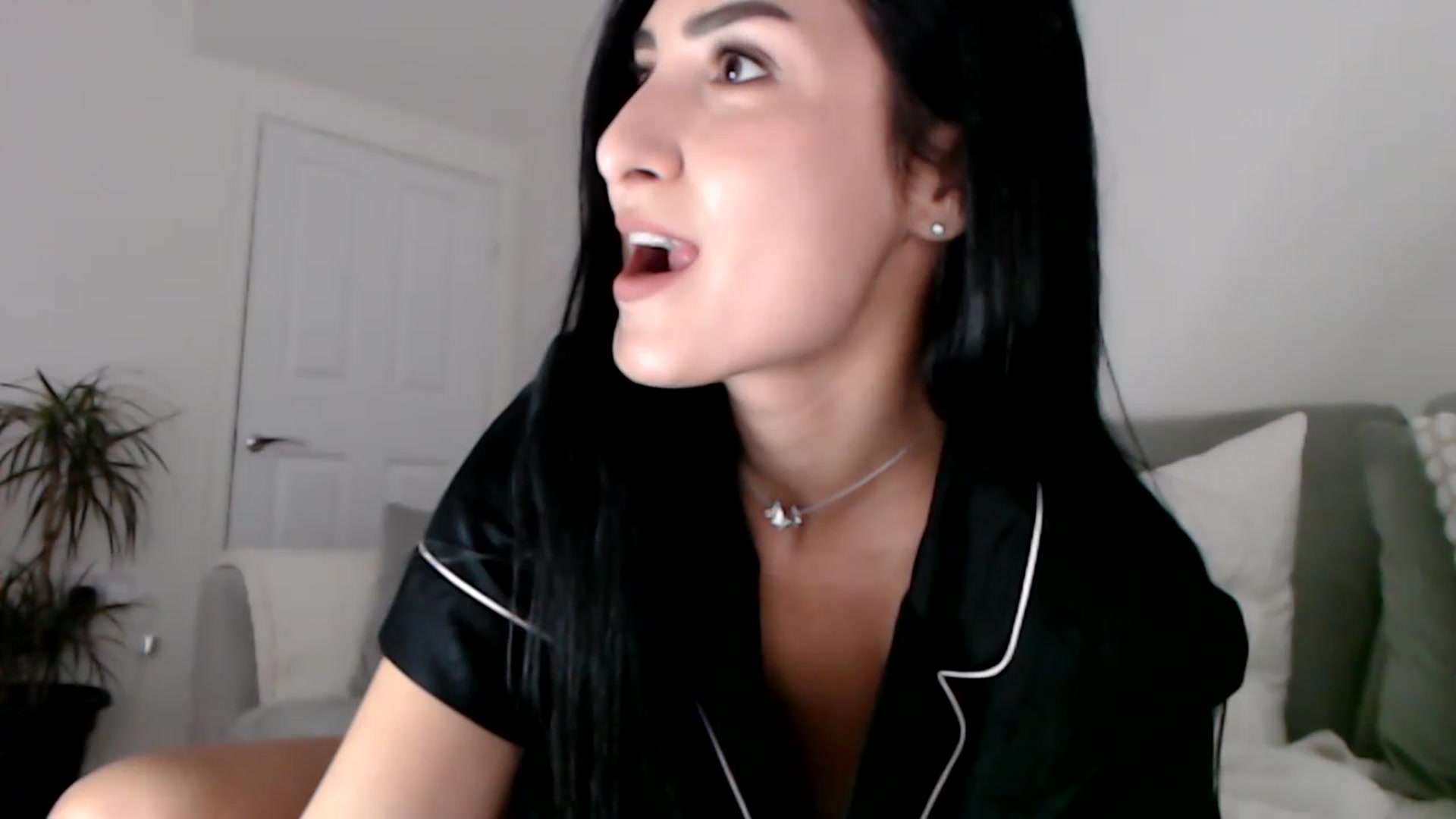 Gallery image thumbnail from LeaIson's myfreecams stream on, 12/18/2023, 12:05 image 17 of 20
