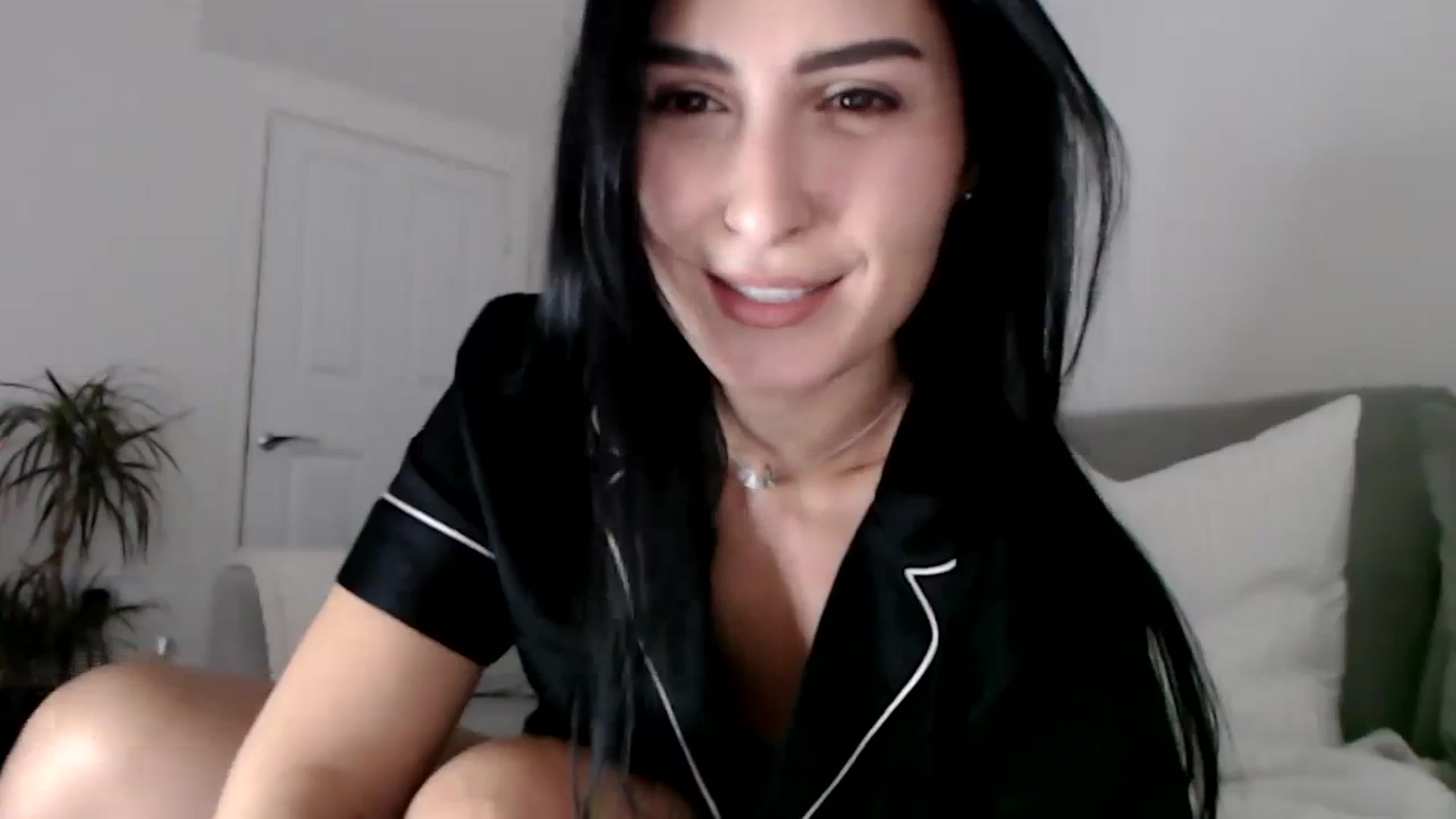 Gallery image thumbnail from LeaIson's myfreecams stream on, 12/18/2023, 12:05 image 18 of 20