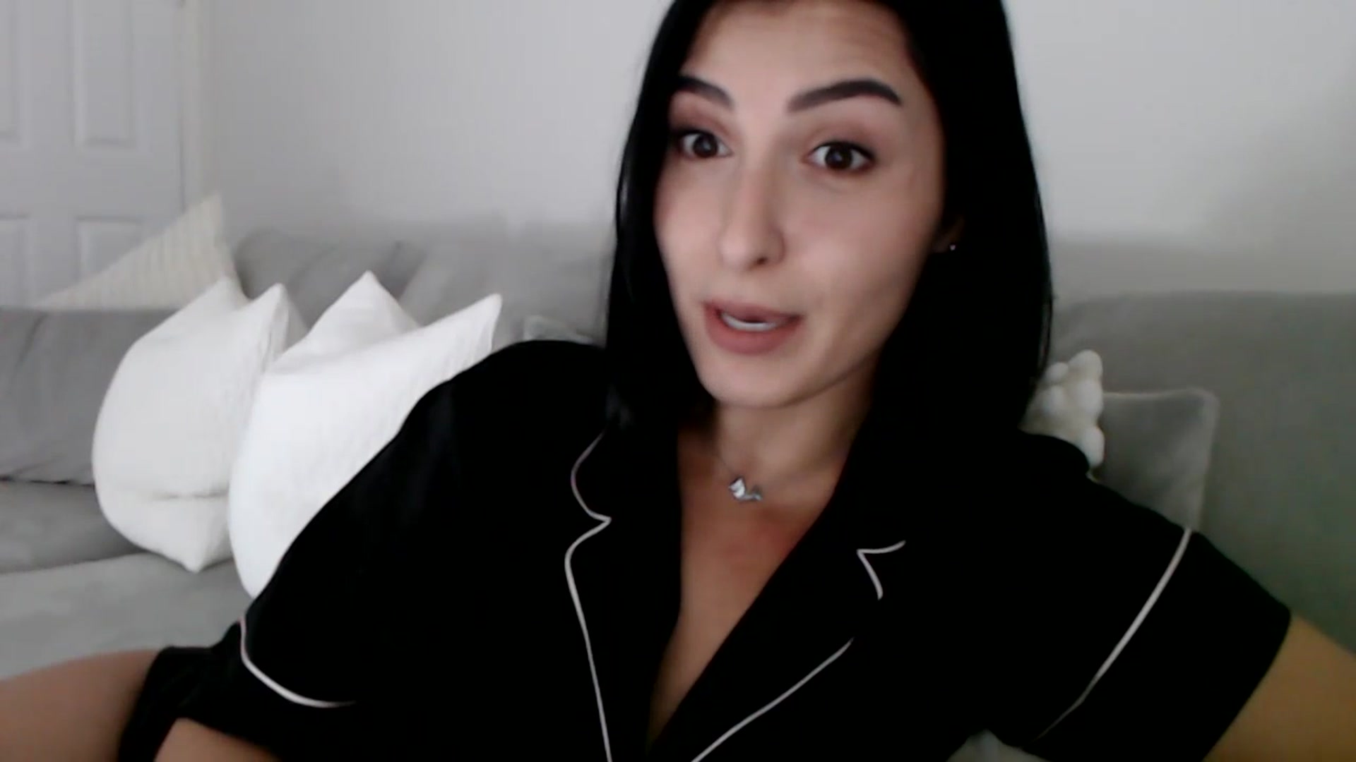 Gallery image thumbnail from LeaIson's myfreecams stream on, 12/18/2023, 12:05 image 4 of 20