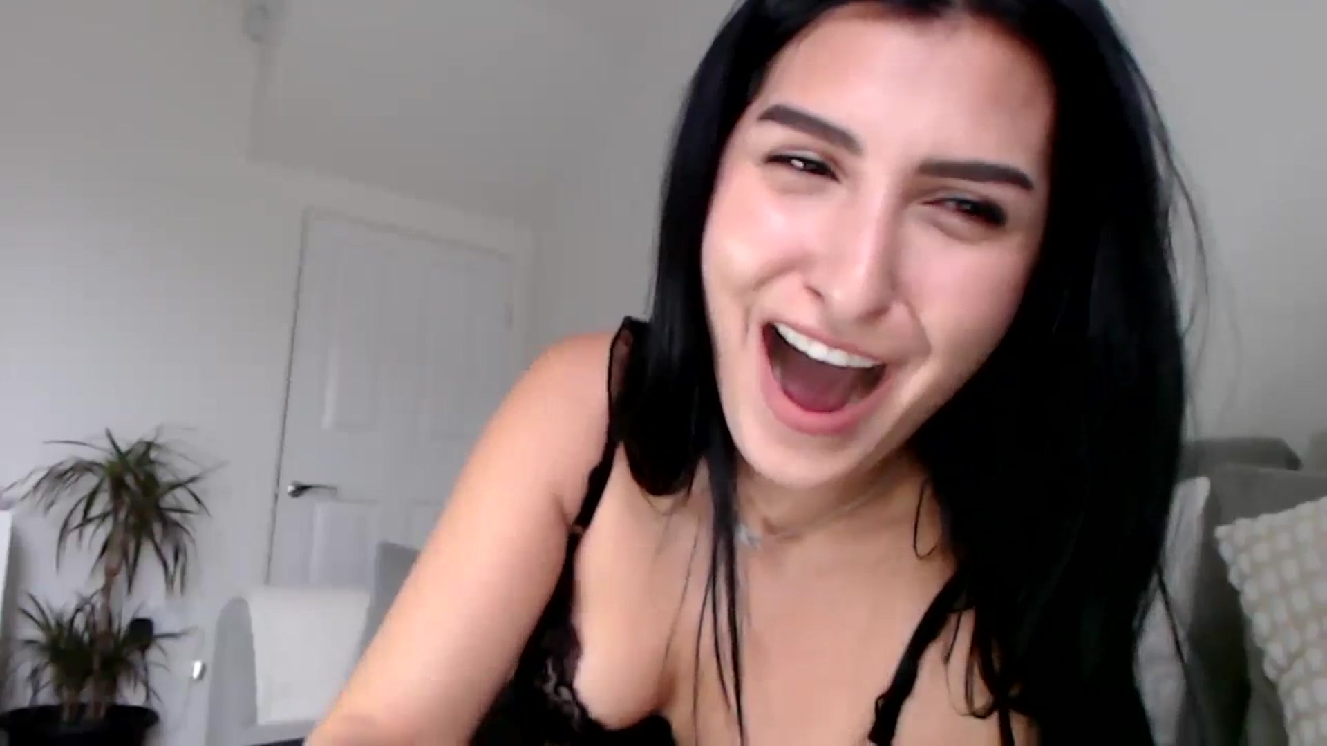 Gallery image thumbnail from LeaIson's myfreecams stream on, 12/18/2023, 13:50 image 9 of 20