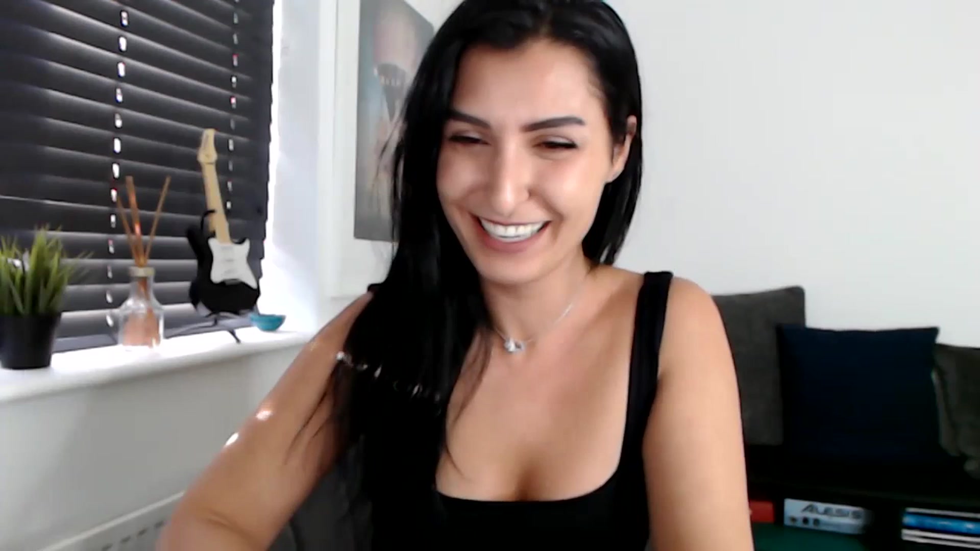 Gallery image thumbnail from LeaIson's myfreecams stream on, 12/19/2023, 13:48 image 9 of 20