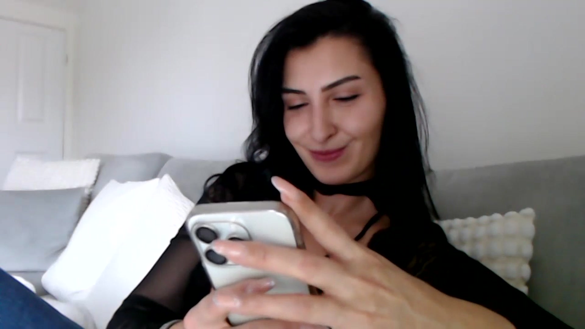 Gallery image thumbnail from LeaIson's myfreecams stream on, 01/12/2024, 13:07 image 3 of 20