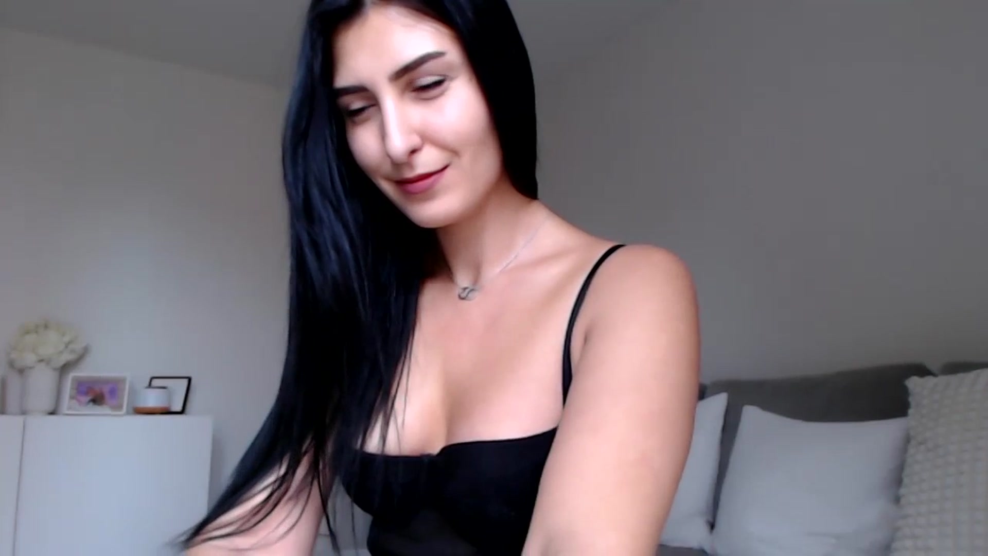 Gallery image thumbnail from LeaIson's myfreecams stream on, 02/07/2024, 12:50 image 12 of 20