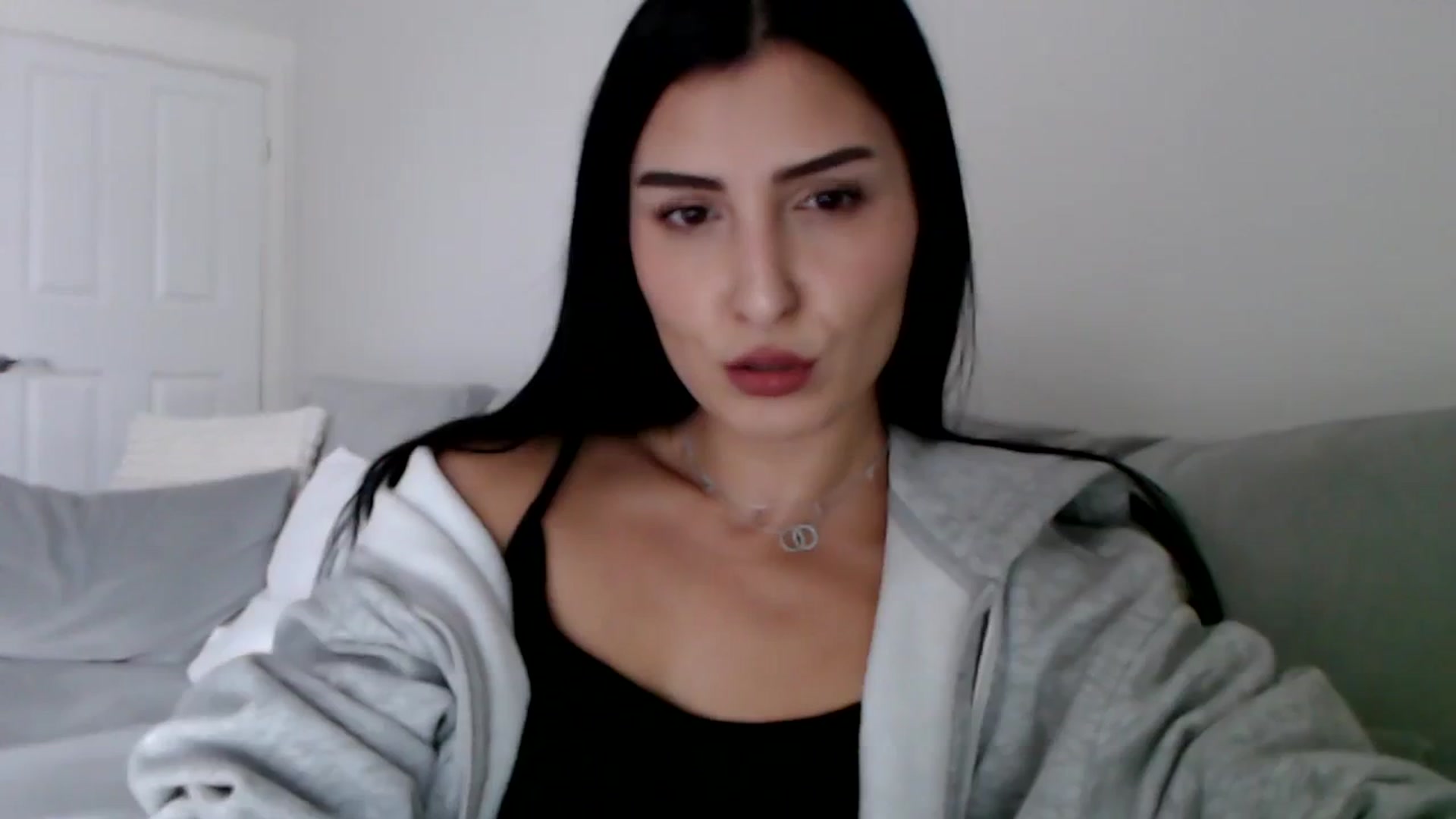 Gallery image thumbnail from LeaIson's myfreecams stream on, 02/08/2024, 10:49 image 16 of 20