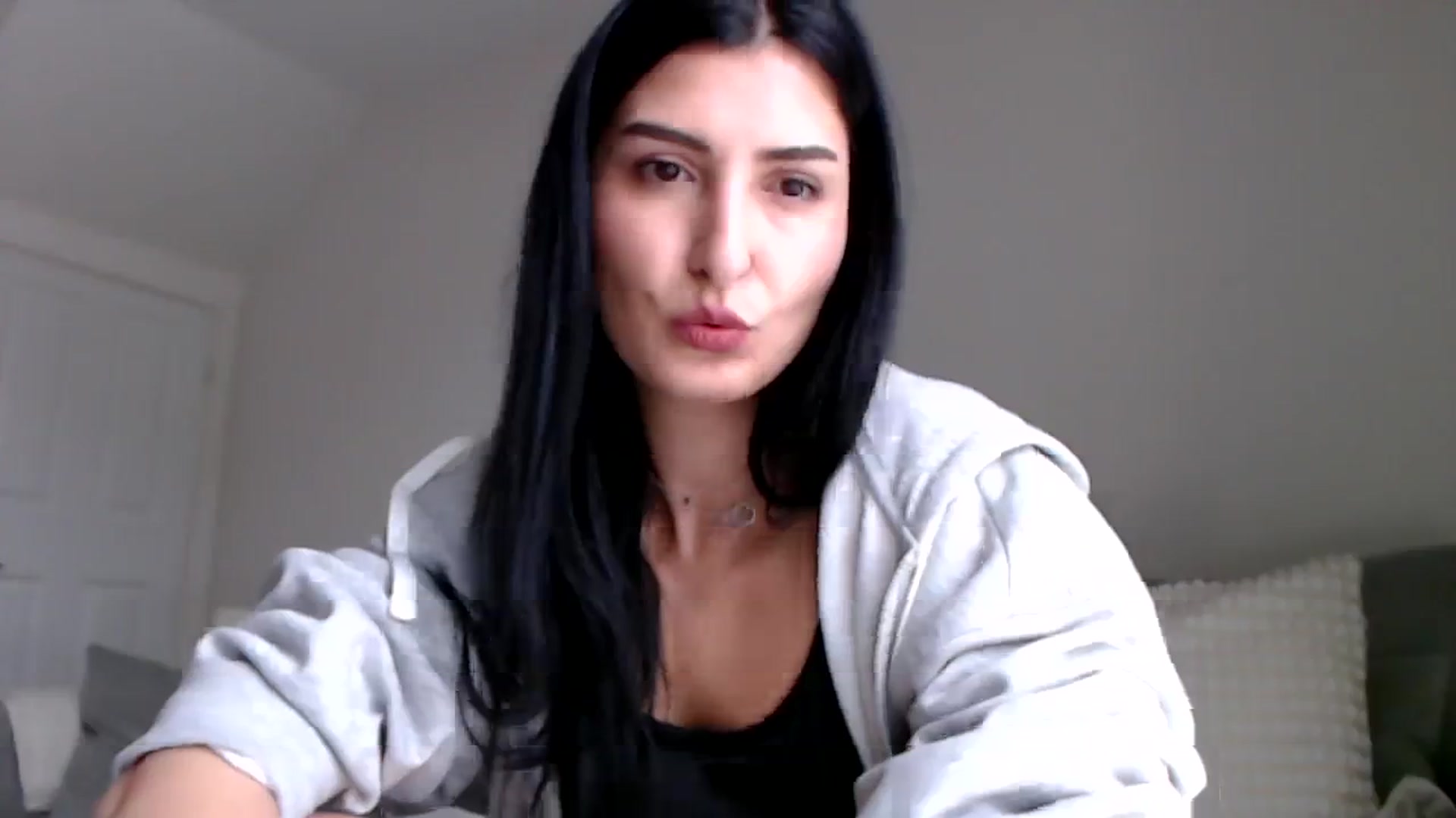 Gallery image thumbnail from LeaIson's myfreecams stream on, 02/08/2024, 10:49 image 13 of 20
