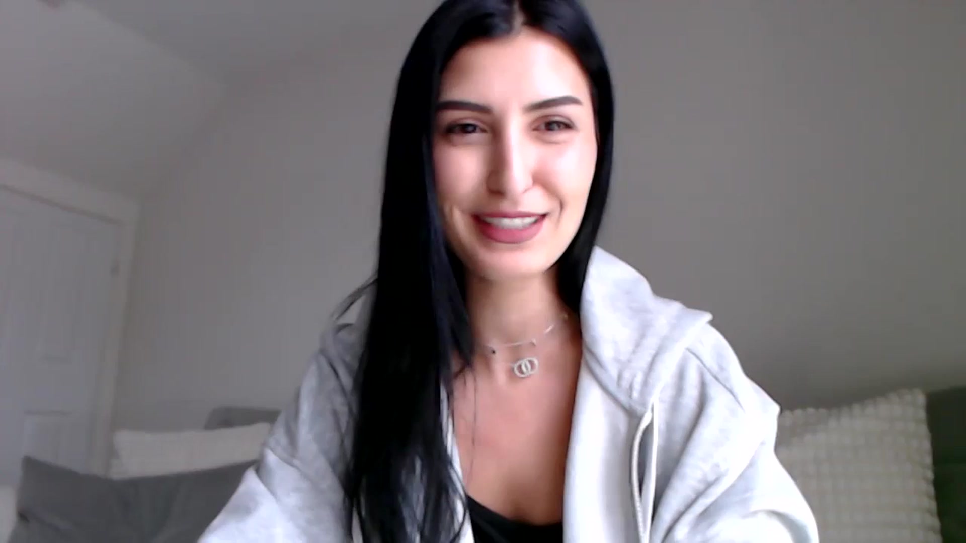 Gallery image thumbnail from LeaIson's myfreecams stream on, 02/08/2024, 10:49 image 4 of 20