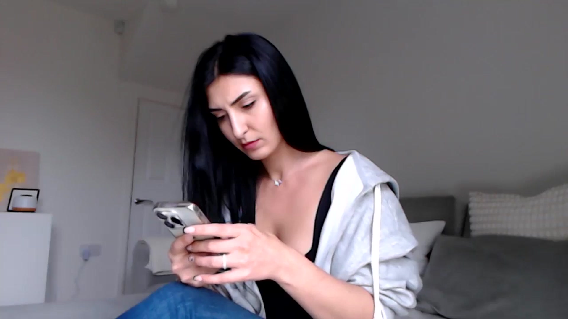 Gallery image thumbnail from LeaIson's myfreecams stream on, 02/21/2024, 14:28 image 2 of 20