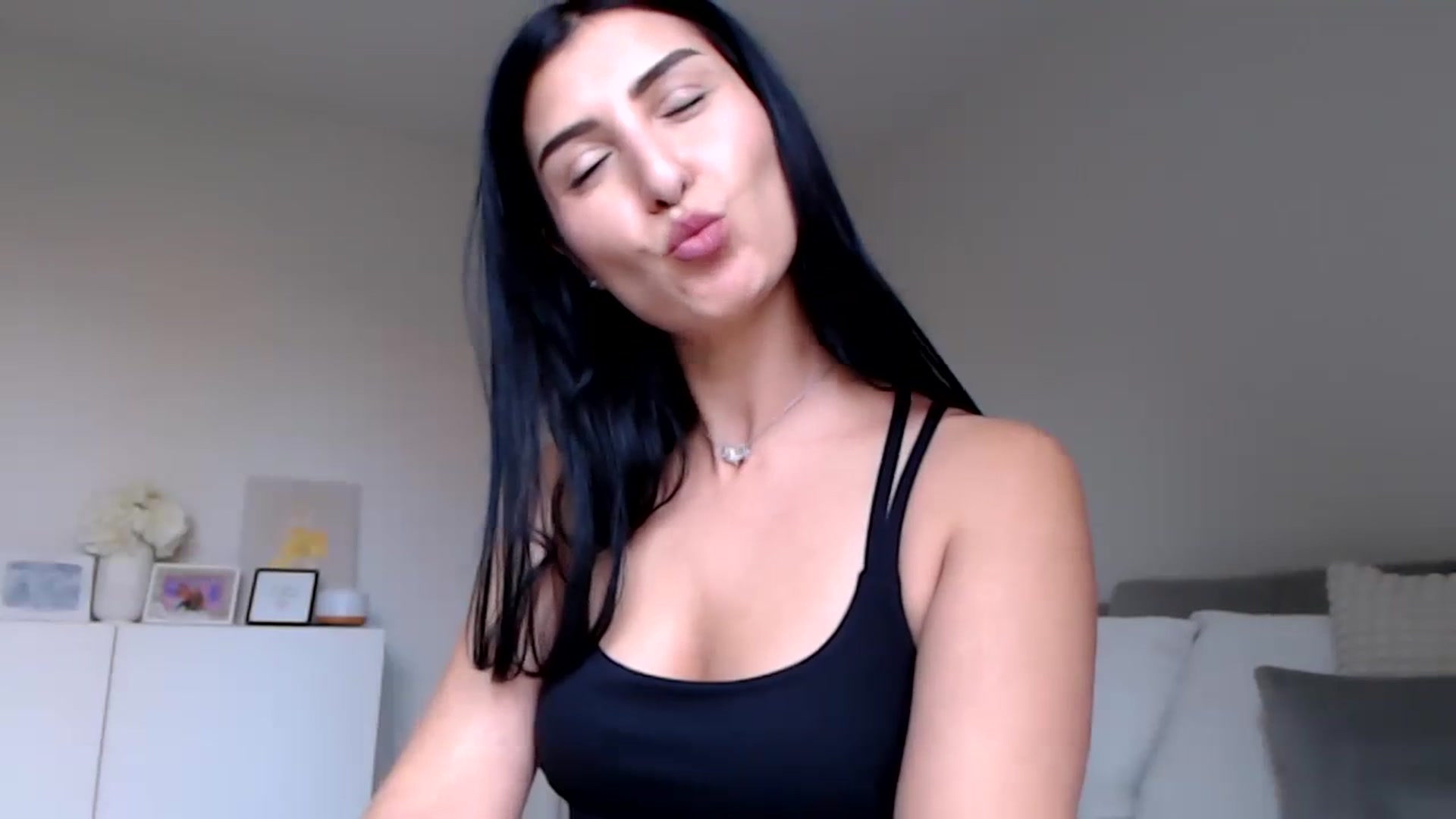 Gallery image thumbnail from LeaIson's myfreecams stream on, 02/23/2024, 13:13 image 8 of 20