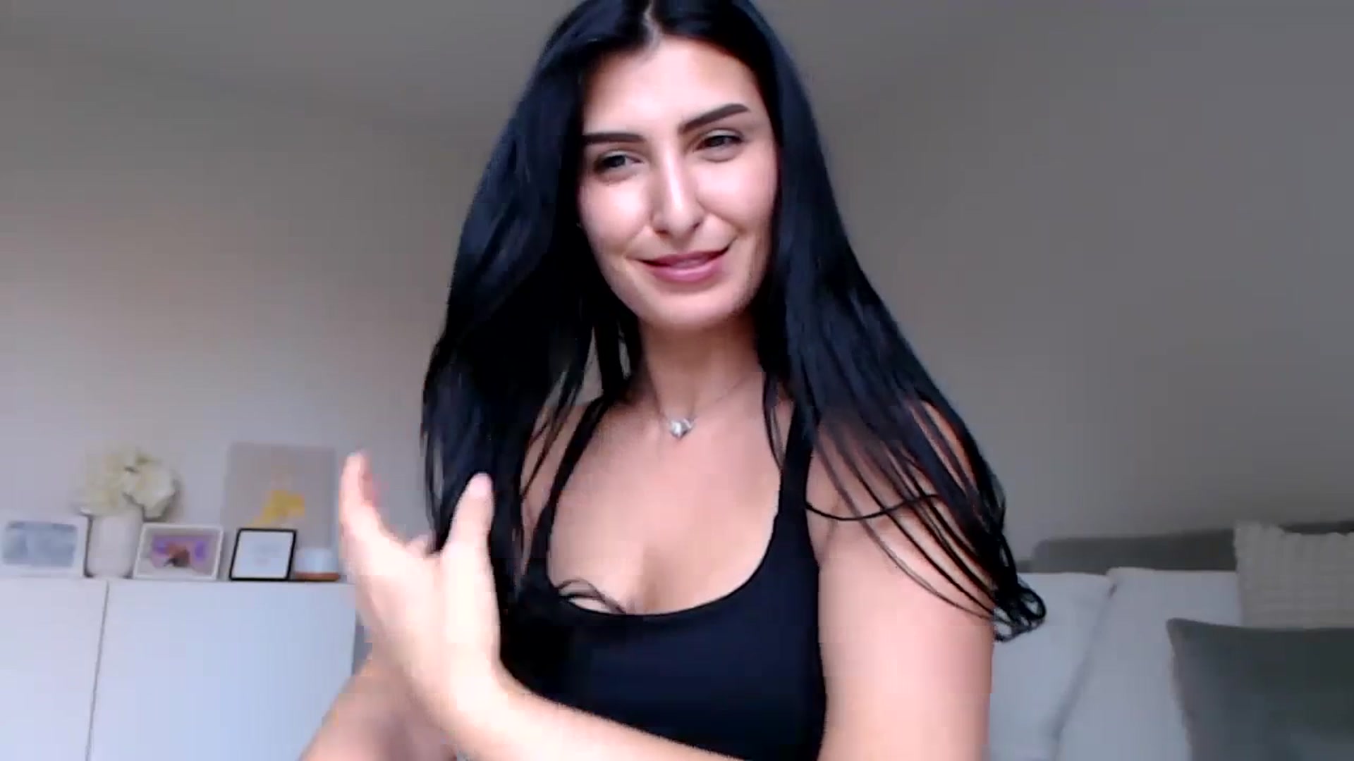 Gallery image thumbnail from LeaIson's myfreecams stream on, 02/23/2024, 13:13 image 10 of 20