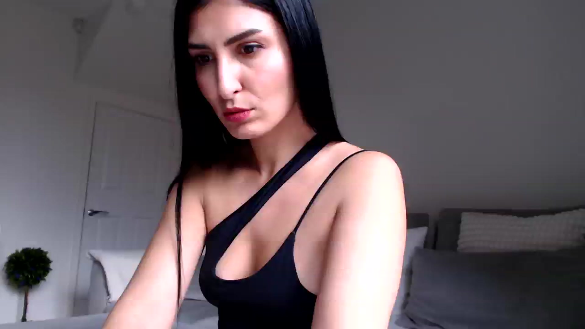 Gallery image thumbnail from LeaIson's myfreecams stream on, 03/05/2024, 11:45 image 19 of 20
