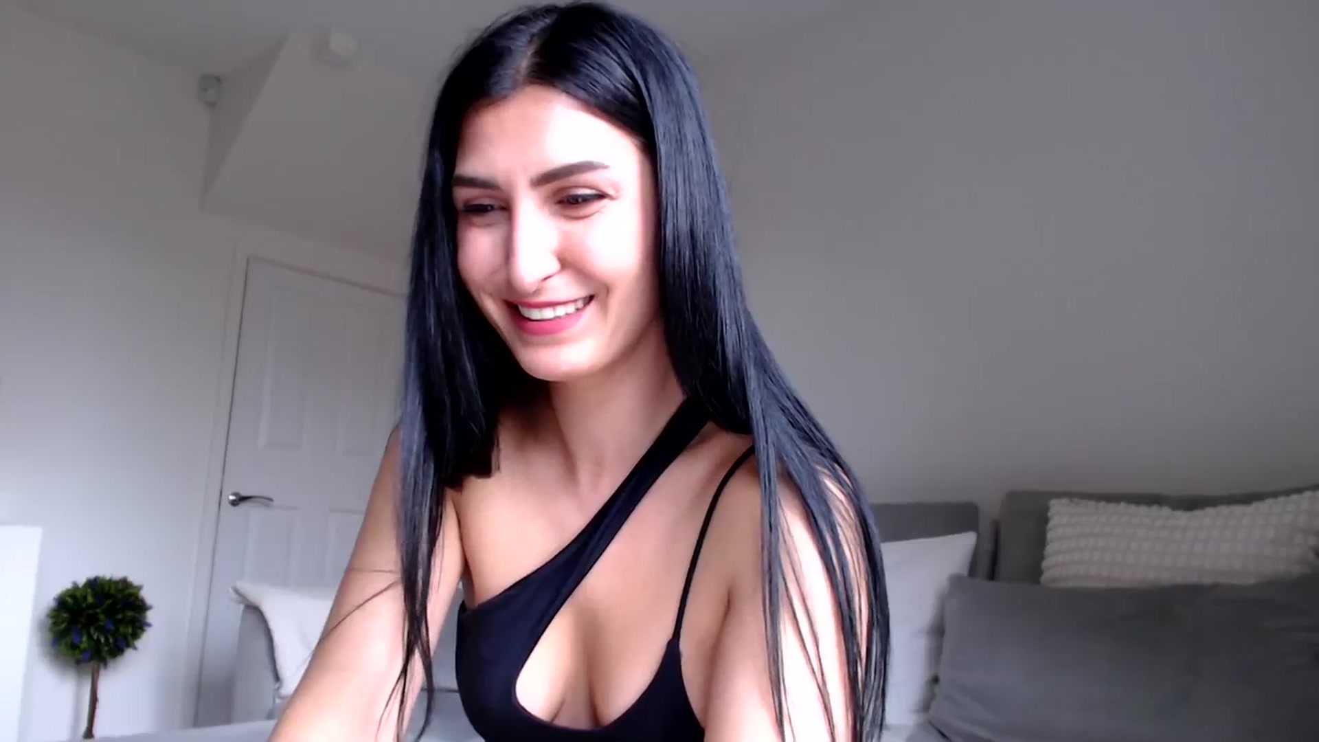 Gallery image thumbnail from LeaIson's myfreecams stream on, 03/05/2024, 11:45 image 15 of 20