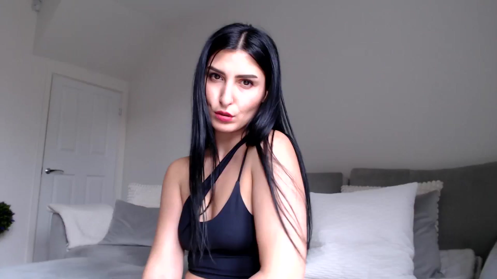 Gallery image thumbnail from LeaIson's myfreecams stream on, 03/05/2024, 13:05 image 10 of 20