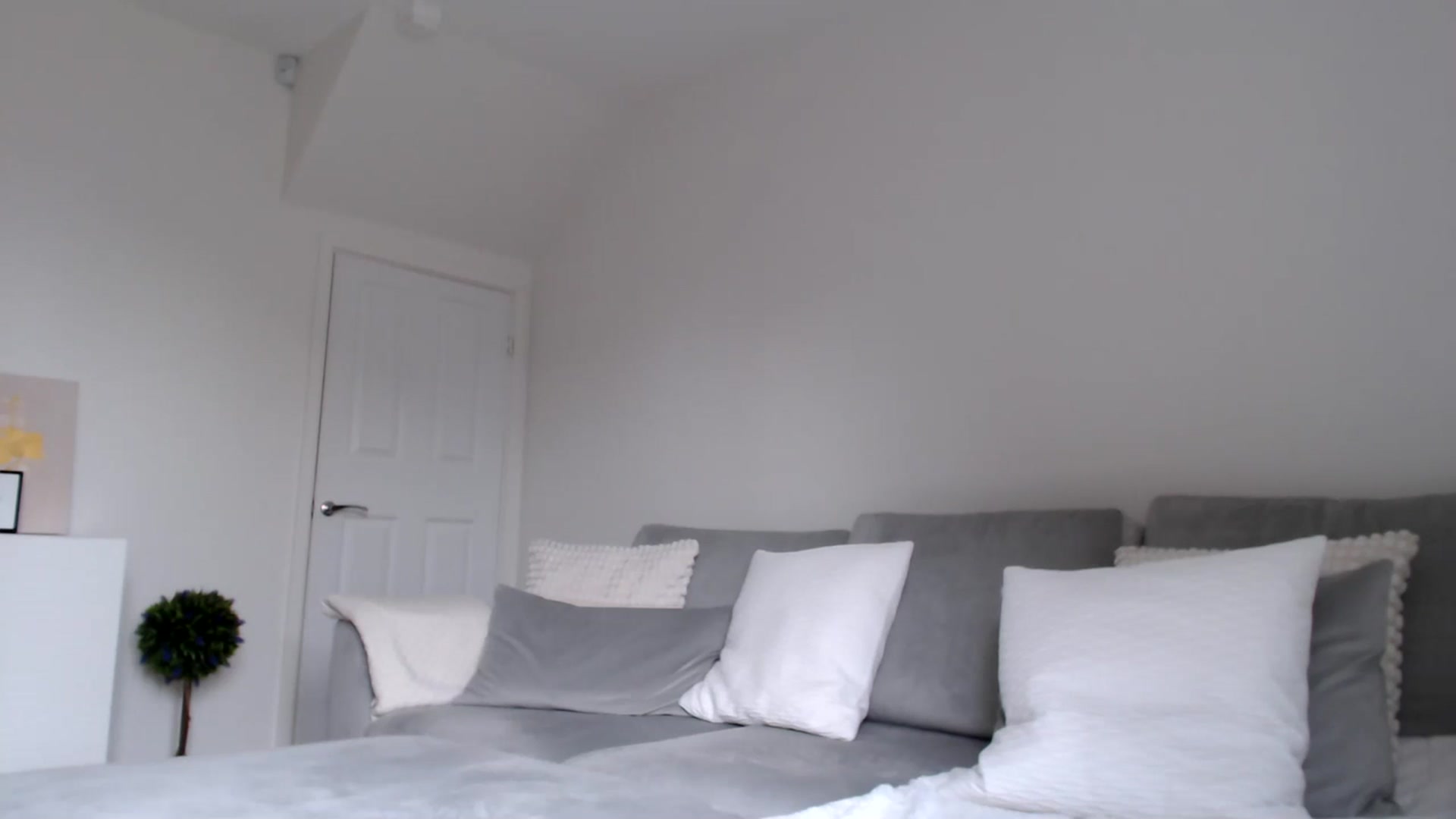 Gallery image thumbnail from LeaIson's myfreecams stream on, 03/05/2024, 13:05 image 7 of 20