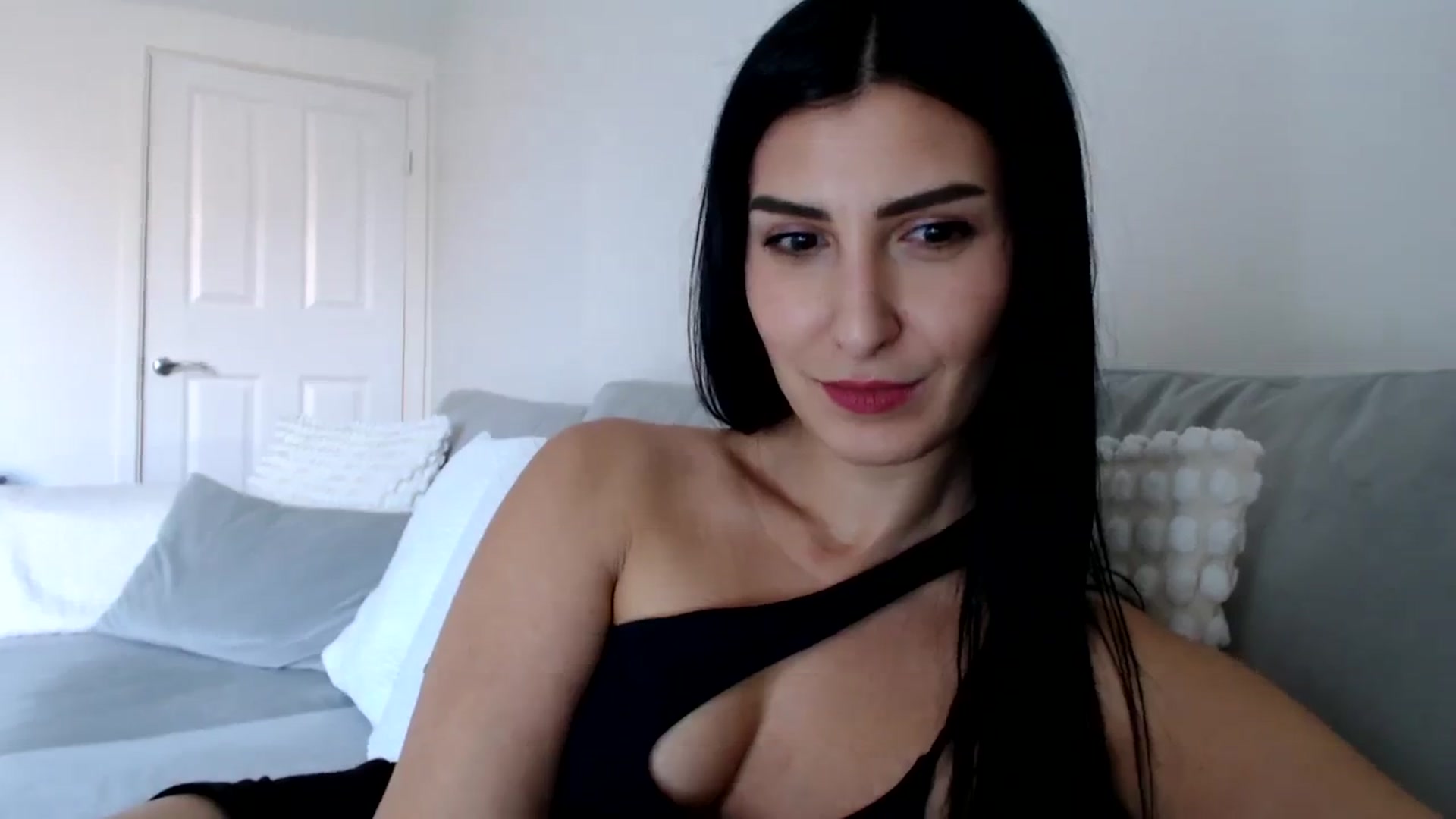 Gallery image thumbnail from LeaIson's myfreecams stream on, 03/05/2024, 13:05 image 19 of 20
