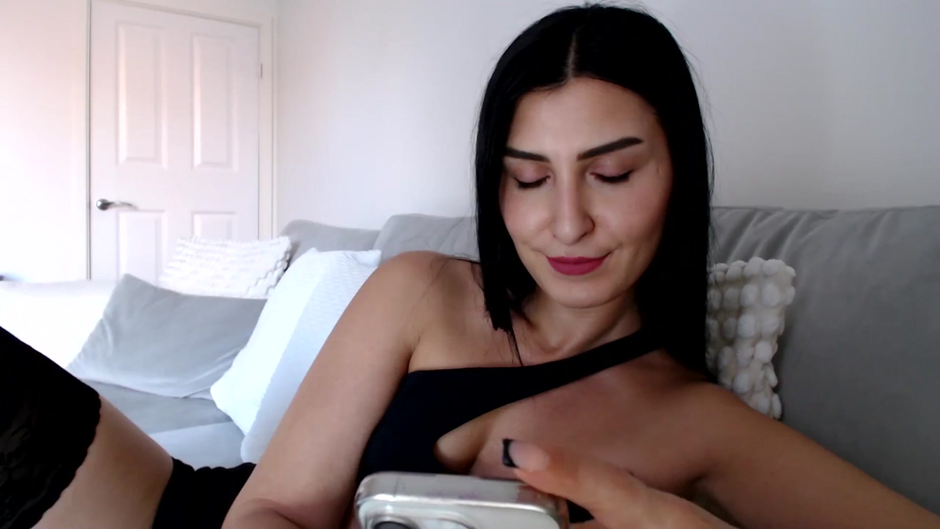 Gallery image thumbnail from LeaIson's myfreecams stream on, 03/05/2024, 13:33 image 19 of 20
