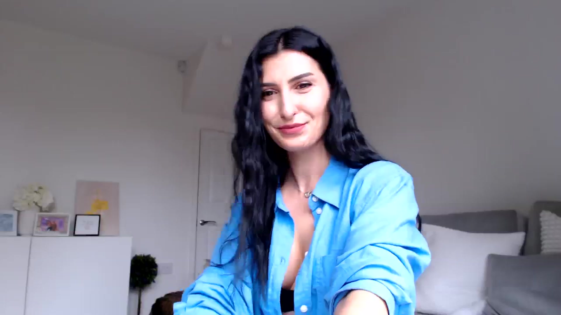 Gallery image thumbnail from LeaIson's myfreecams stream on, 03/11/2024, 10:54 image 16 of 20