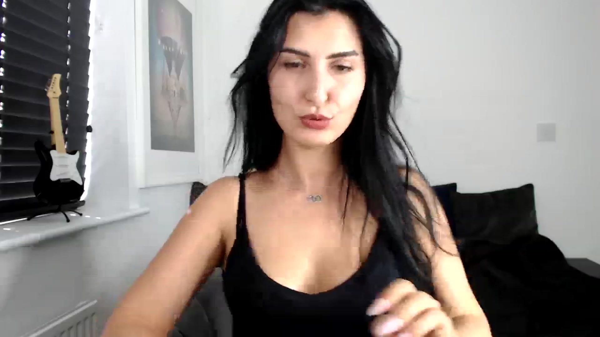 Gallery image thumbnail from LeaIson's myfreecams stream on, 03/19/2024, 14:14 image 10 of 20