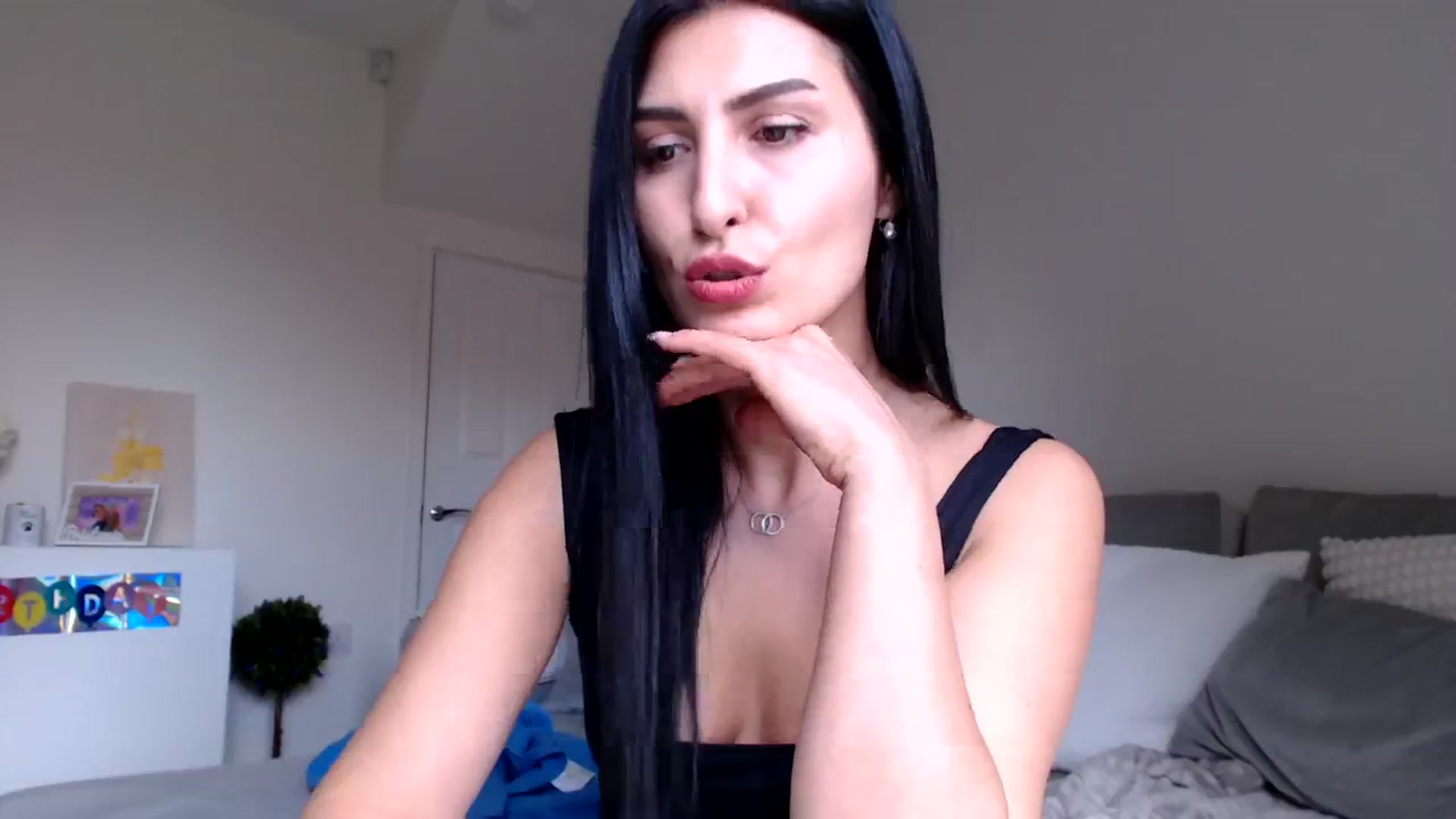 Gallery image thumbnail from LeaIson's myfreecams stream on, 03/27/2024, 12:07 image 14 of 20