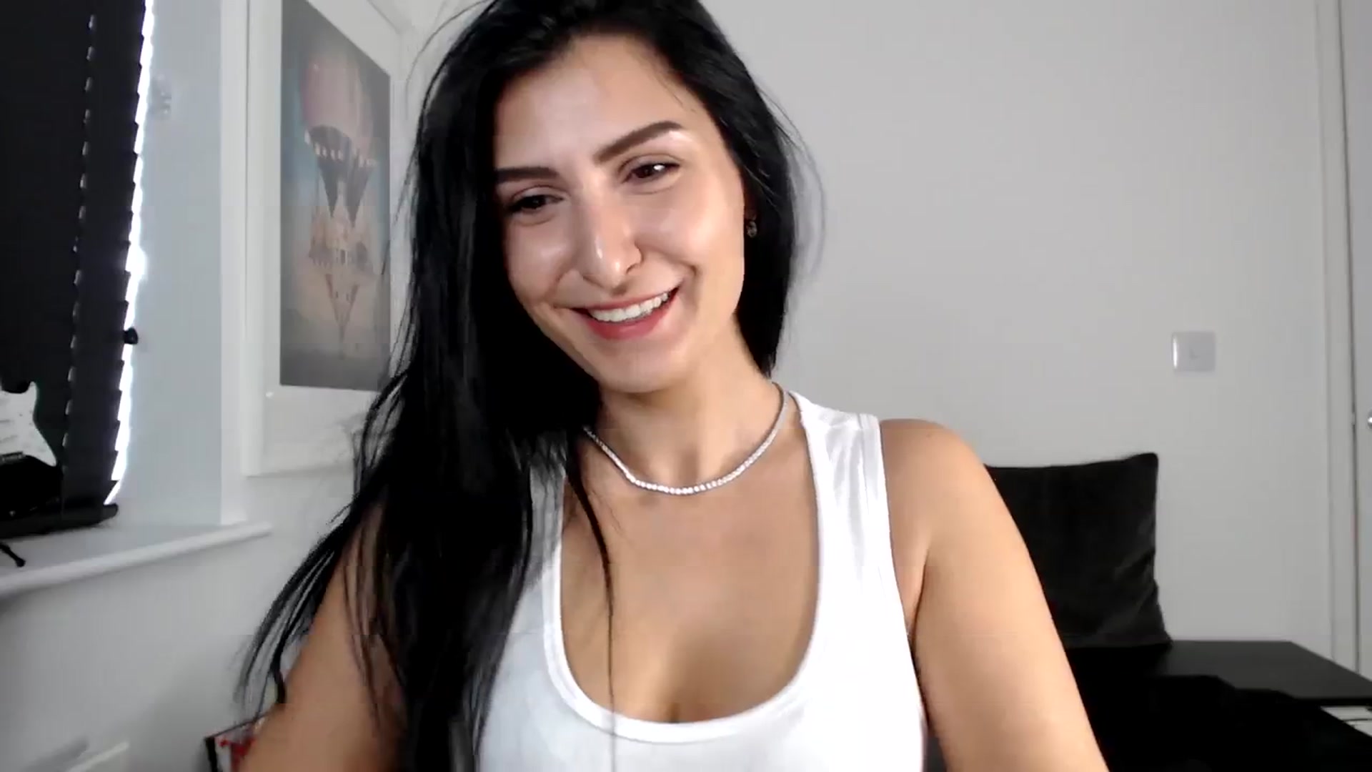 Gallery image thumbnail from LeaIson's myfreecams stream on, 04/04/2024, 09:19 image 9 of 20