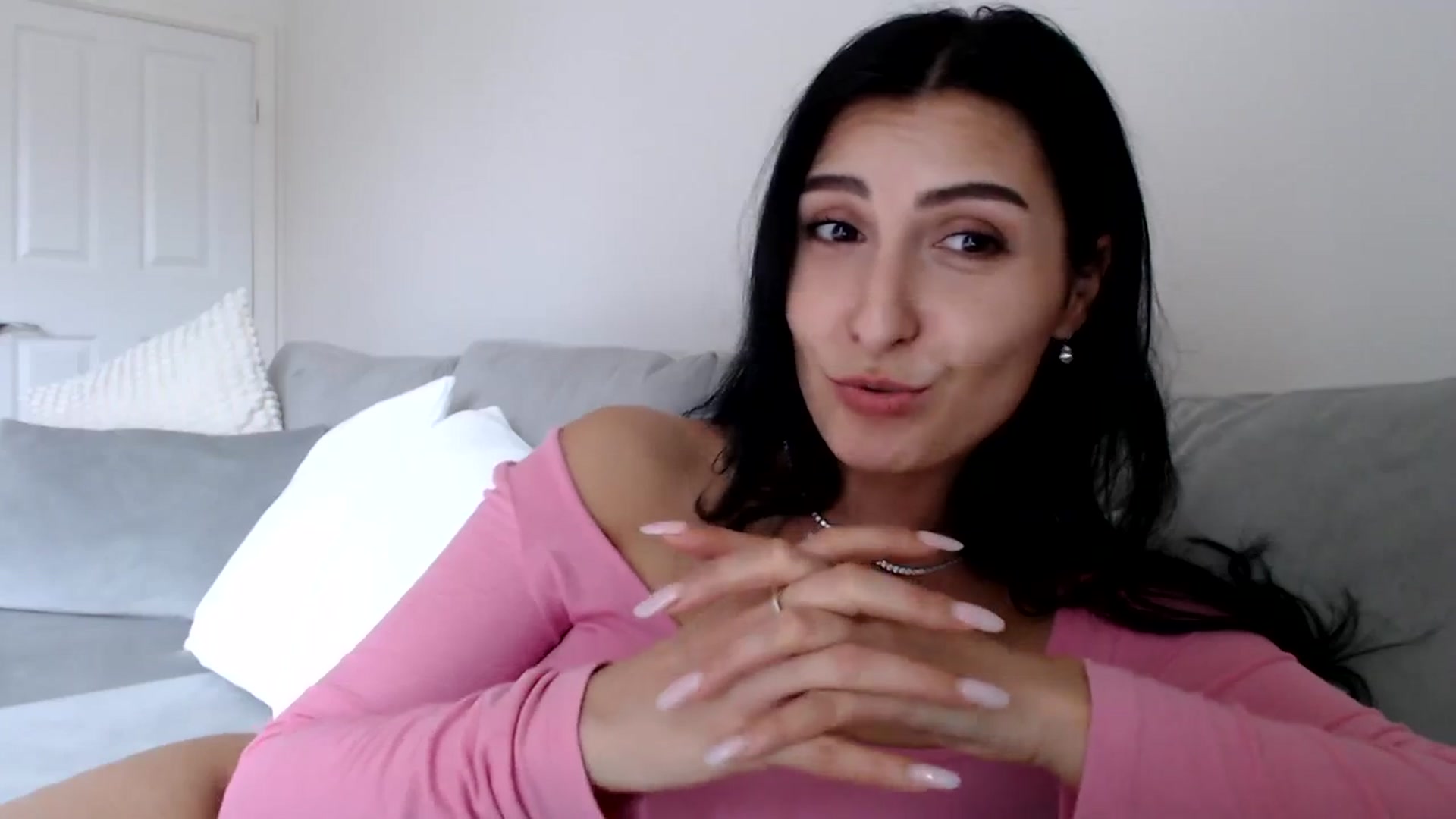 Gallery image thumbnail from LeaIson's myfreecams stream on, 04/04/2024, 14:13 image 17 of 20