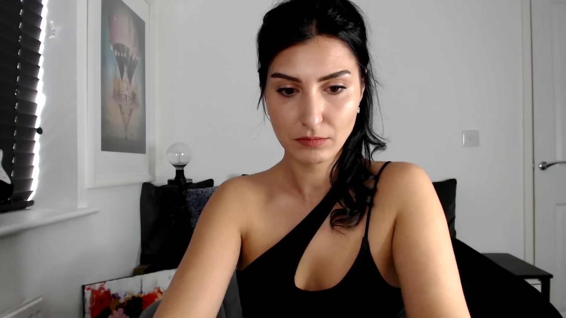 Gallery image thumbnail from LeaIson's myfreecams stream on, 04/05/2024, 11:07 image 8 of 20