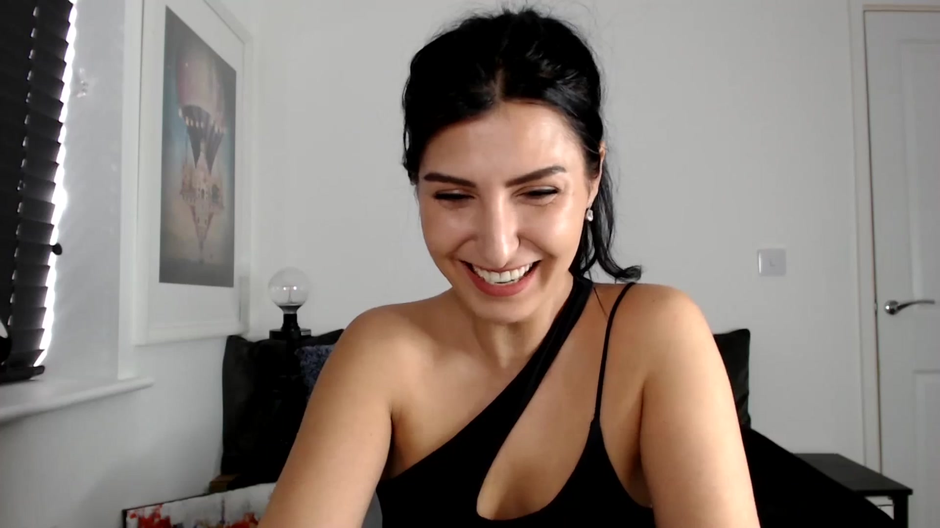 Gallery image thumbnail from LeaIson's myfreecams stream on, 04/05/2024, 11:07 image 6 of 20