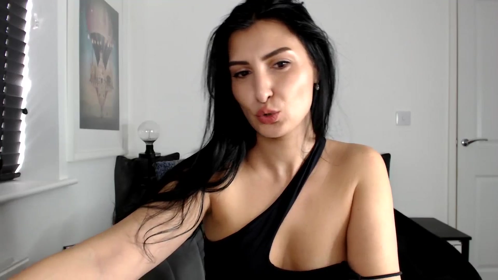 Gallery image thumbnail from LeaIson's myfreecams stream on, 04/05/2024, 11:07 image 18 of 20